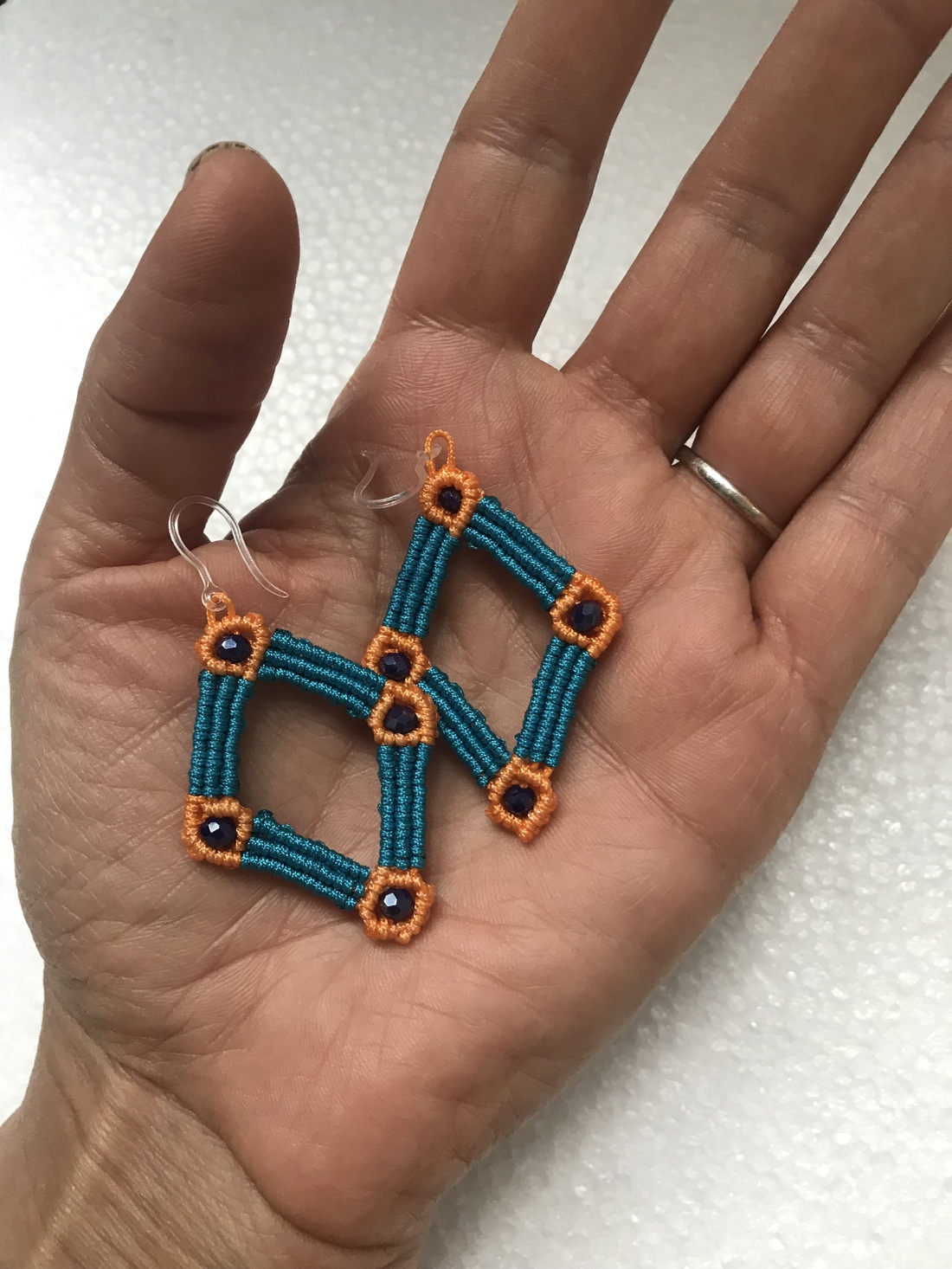 Cercei macrame Rombici -  - Artynos.ro Cercei macrame Rombici -  - Artynos.ro