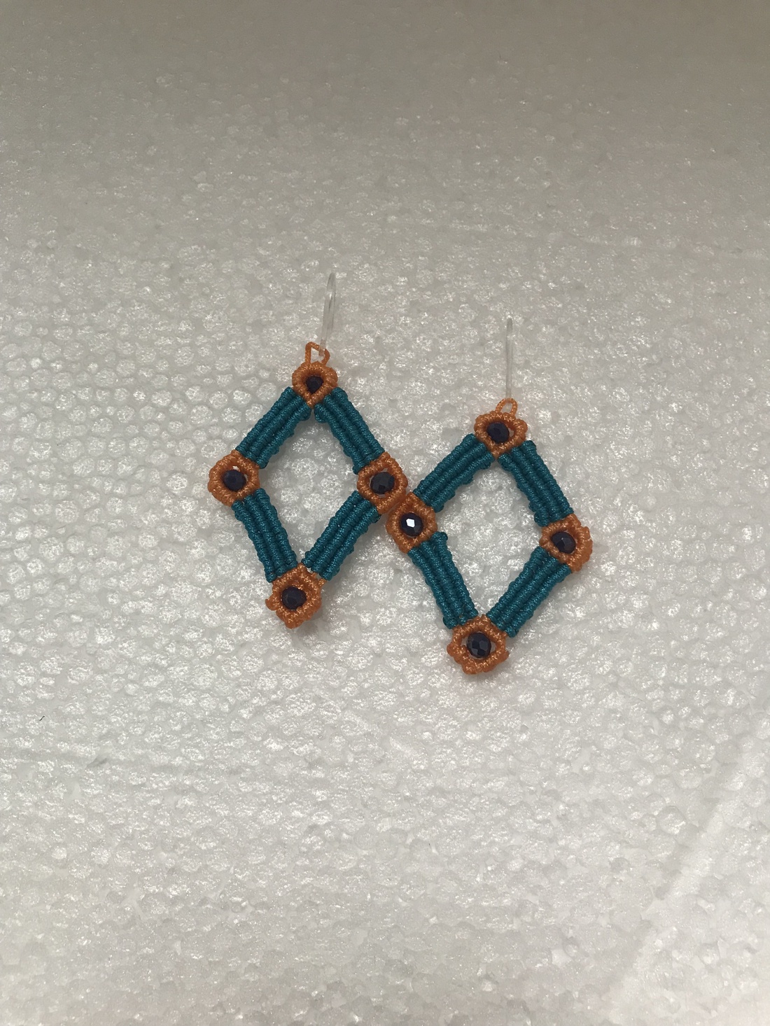 Cercei macrame Rombici -  - Artynos.ro Cercei macrame Rombici -  - Artynos.ro