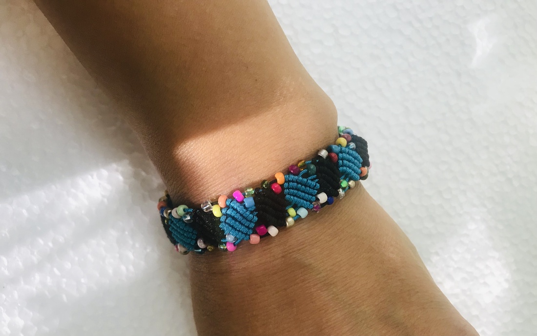 Brățara macrame handmade- turcoaz și negru cu margele colorate - bijuterii - brățări - brățări împletite - Artynos.ro Brățara macrame handmade- turcoaz și negru cu margele colorate - bijuterii - brățări - brățări împletite - Artynos.ro