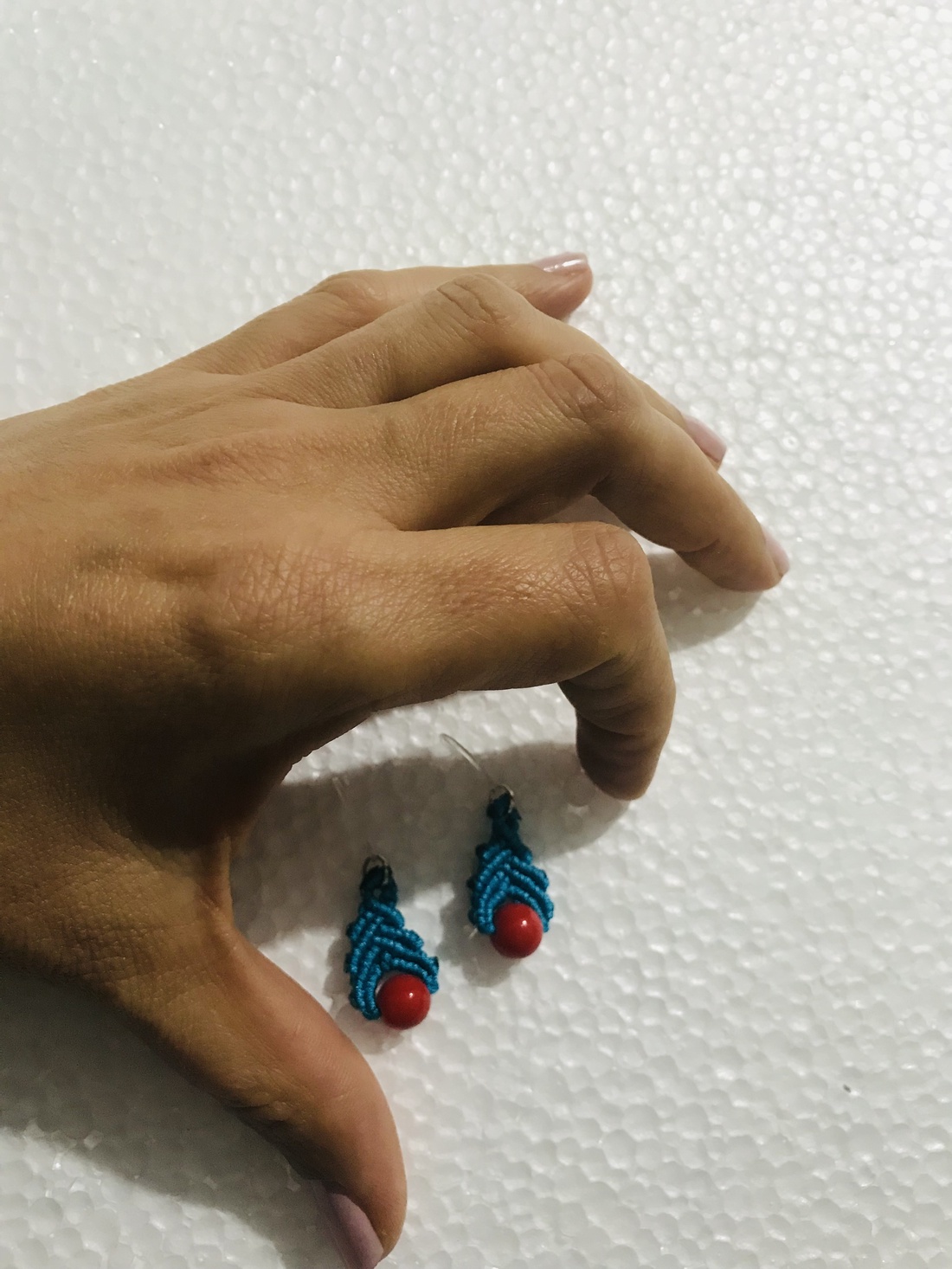 Cercei turcoaz cu margea rosie - bijuterii - cercei - cercei - Artynos.ro Cercei turcoaz cu margea rosie - bijuterii - cercei - cercei - Artynos.ro