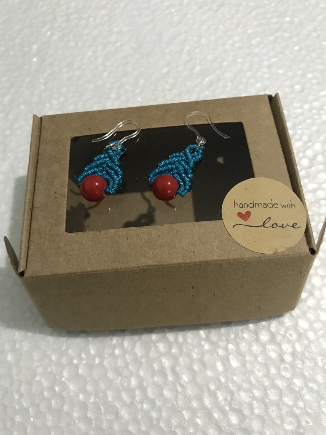 Cercei turcoaz cu margea rosie - bijuterii - cercei - cercei - Artynos.ro Cercei turcoaz cu margea rosie - bijuterii - cercei - cercei - Artynos.ro