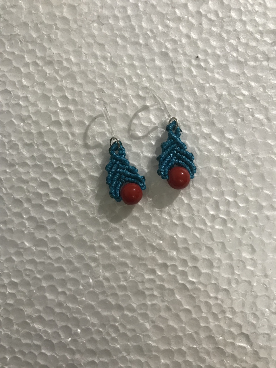 Cercei turcoaz cu margea rosie - bijuterii - cercei - cercei - Artynos.ro Cercei turcoaz cu margea rosie - bijuterii - cercei - cercei - Artynos.ro