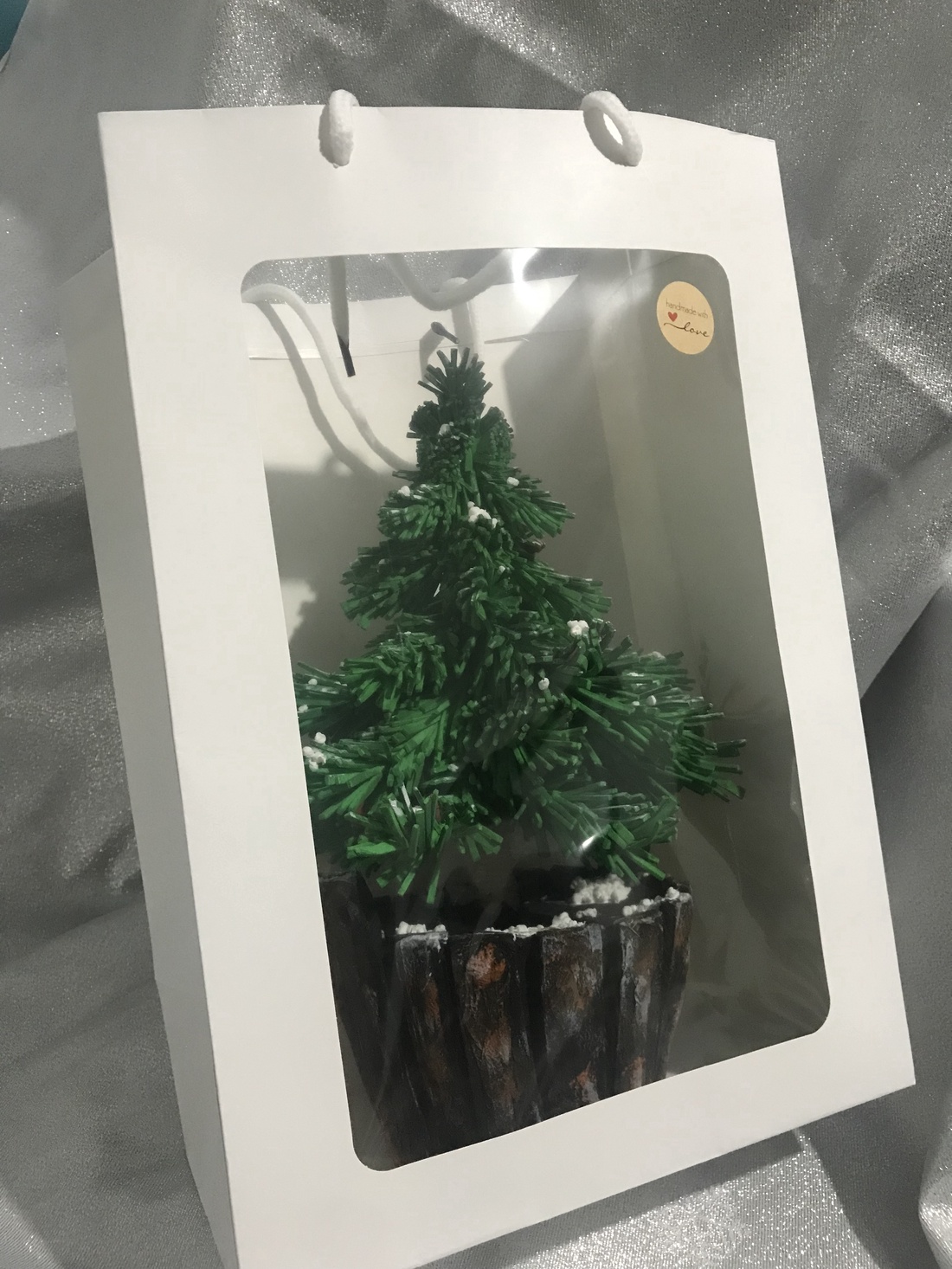 Brăduț handmade decorativ - crăciun - cadouri de moș crăciun - cadouri de moș crăciun - Artynos.ro