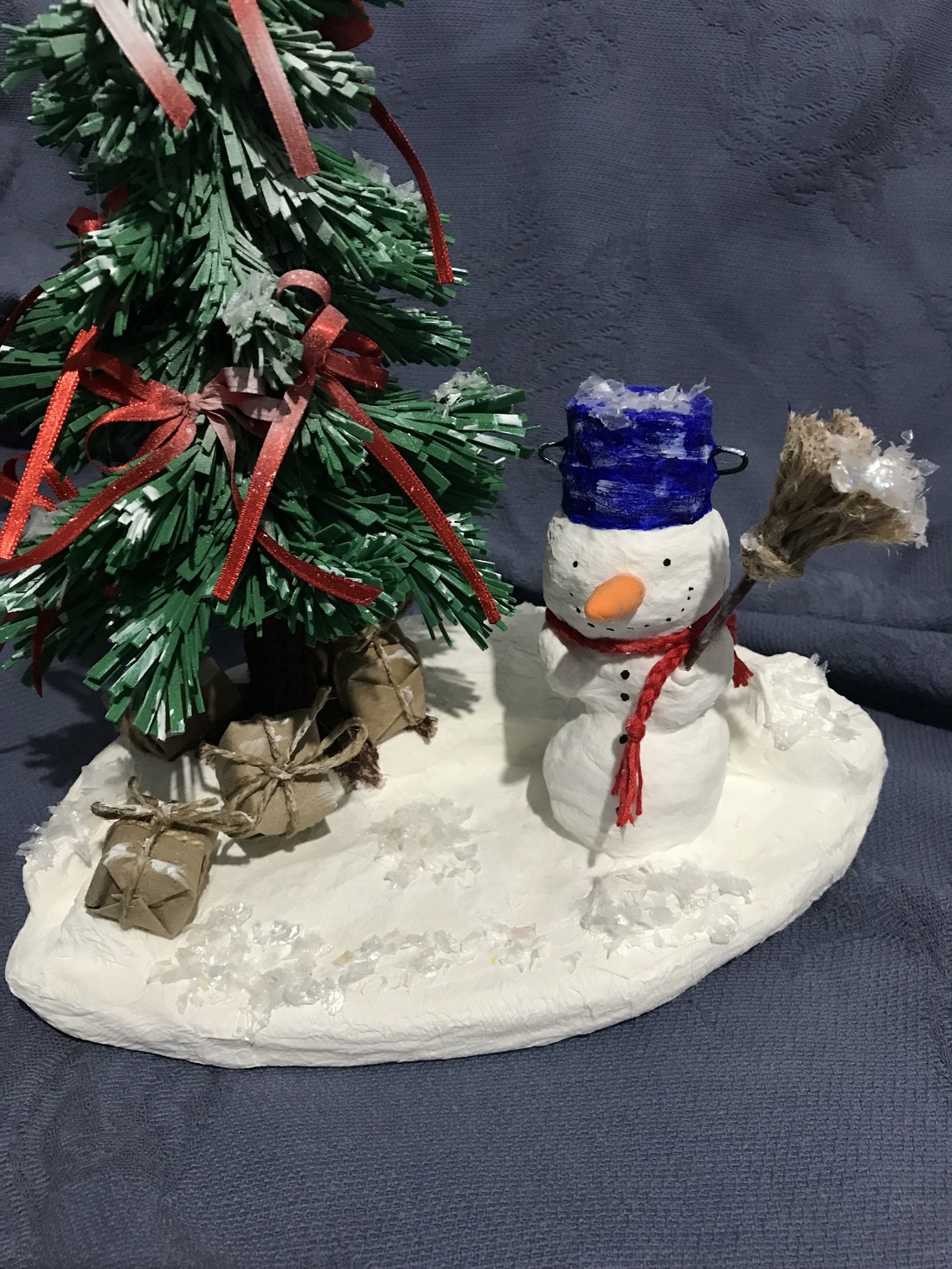 Decor handmade de Crăciun - brad cu un om de zapada - crăciun - cadouri de moș crăciun - cadouri de moș crăciun - Artynos.ro