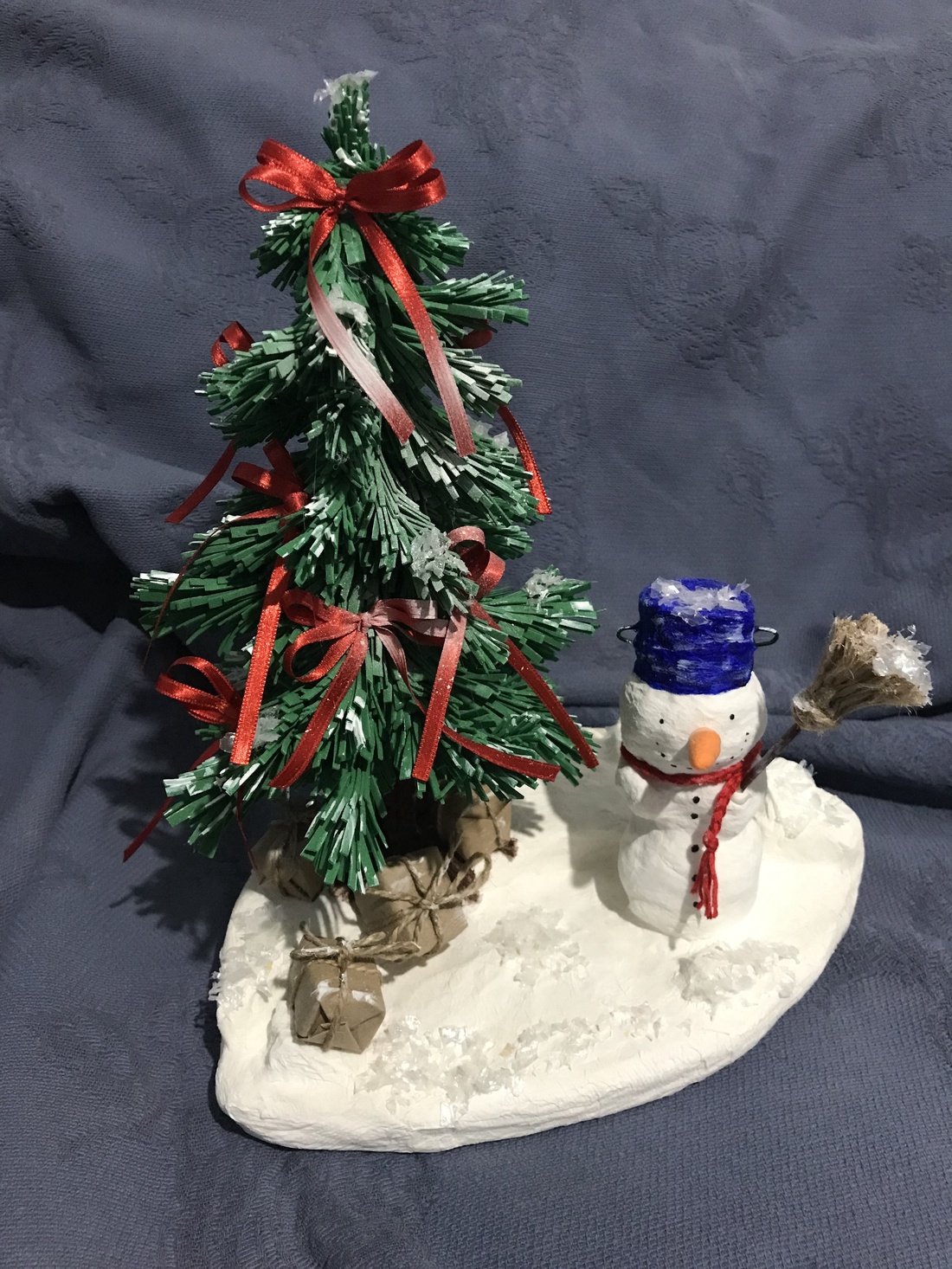 Decor handmade de Crăciun - brad cu un om de zapada - crăciun - cadouri de moș crăciun - cadouri de moș crăciun - Artynos.ro