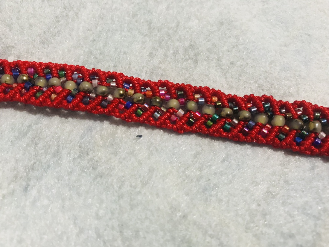 Brățara Roșie cu Margele colorate - bijuterii - brățări - brățări împletite - Artynos.ro