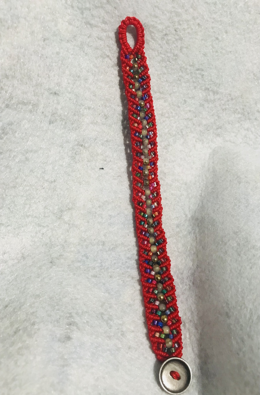 Brățara Roșie cu Margele colorate - bijuterii - brățări - brățări împletite - Artynos.ro