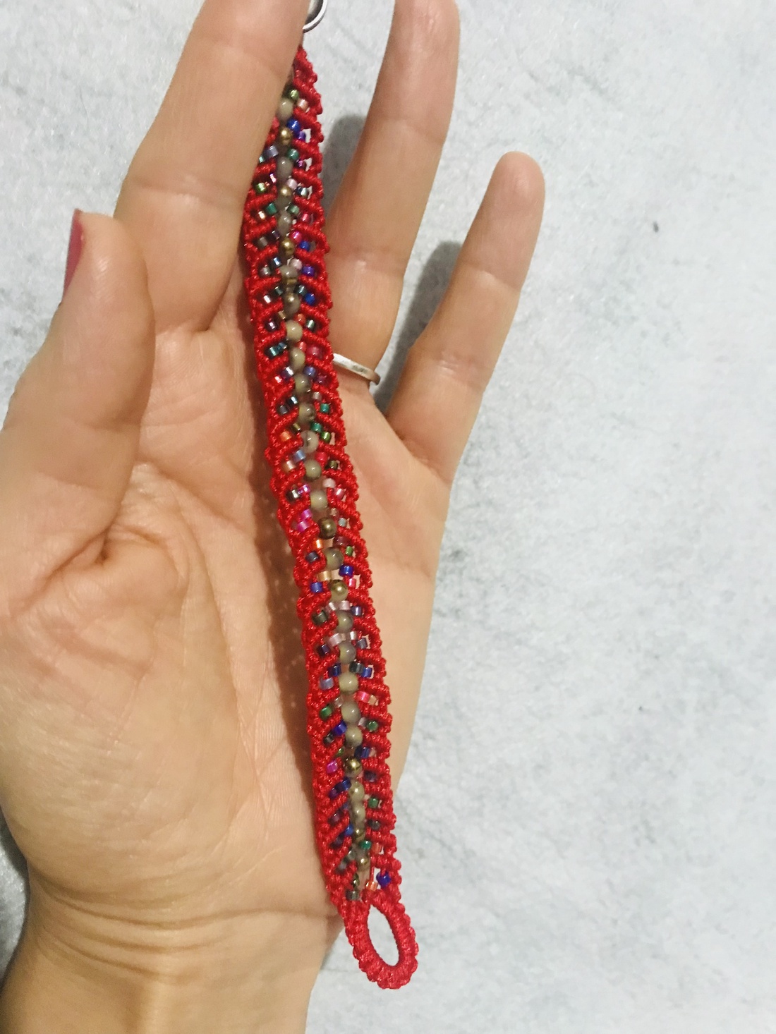 Brățara Roșie cu Margele colorate - bijuterii - brățări - brățări împletite - Artynos.ro
