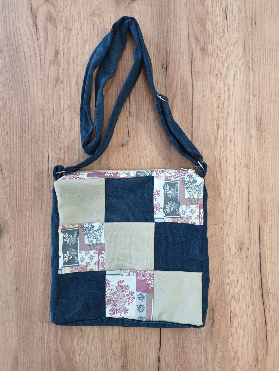 Geantă de umăr din denim patchwork de primăvară -  - Artynos.ro