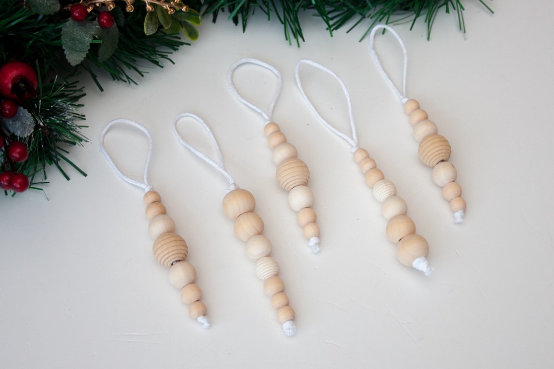 Ornamente din lemn pentru pomul de Crăciun 5 bucăți - Mistletoe -  - Artynos.ro