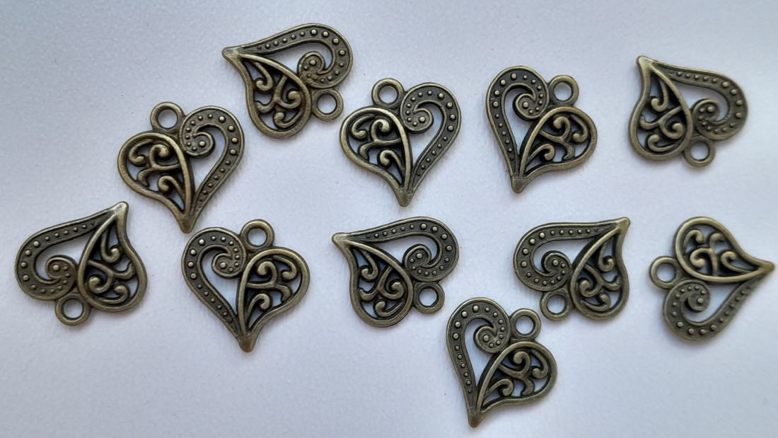 Pandantiv metalic - 14x14mm - inimă - 10 buc / pachet - culoare alamă - - Artynos.ro Pandantiv metalic - 14x14mm - inimă - 10 buc / pachet - culoare alamă - - Artynos.ro