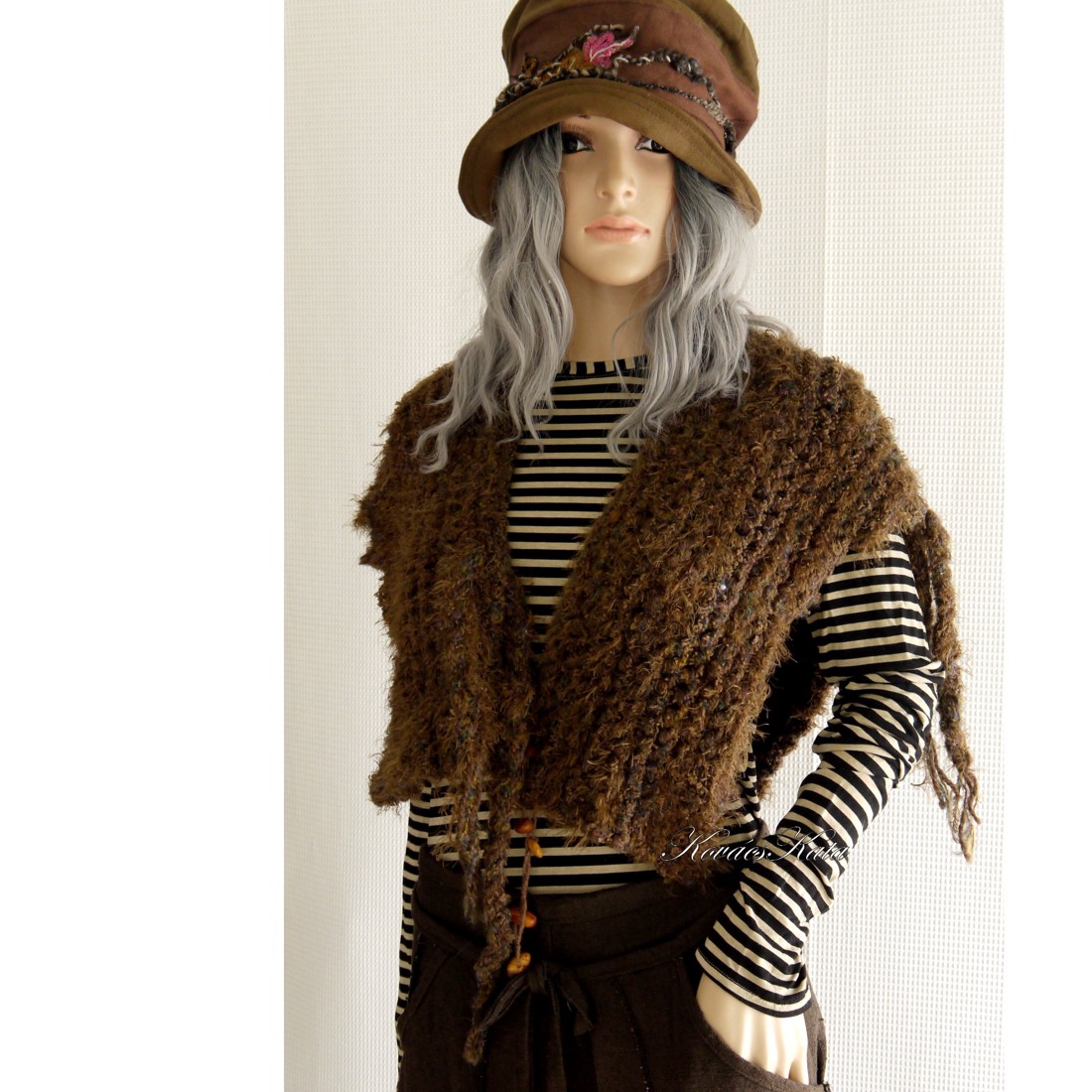 MANDRAGORA / maro - șal cu design tricotat, vestă - îmbrăcăminte și modă - haine damă - poncho - Artynos.ro