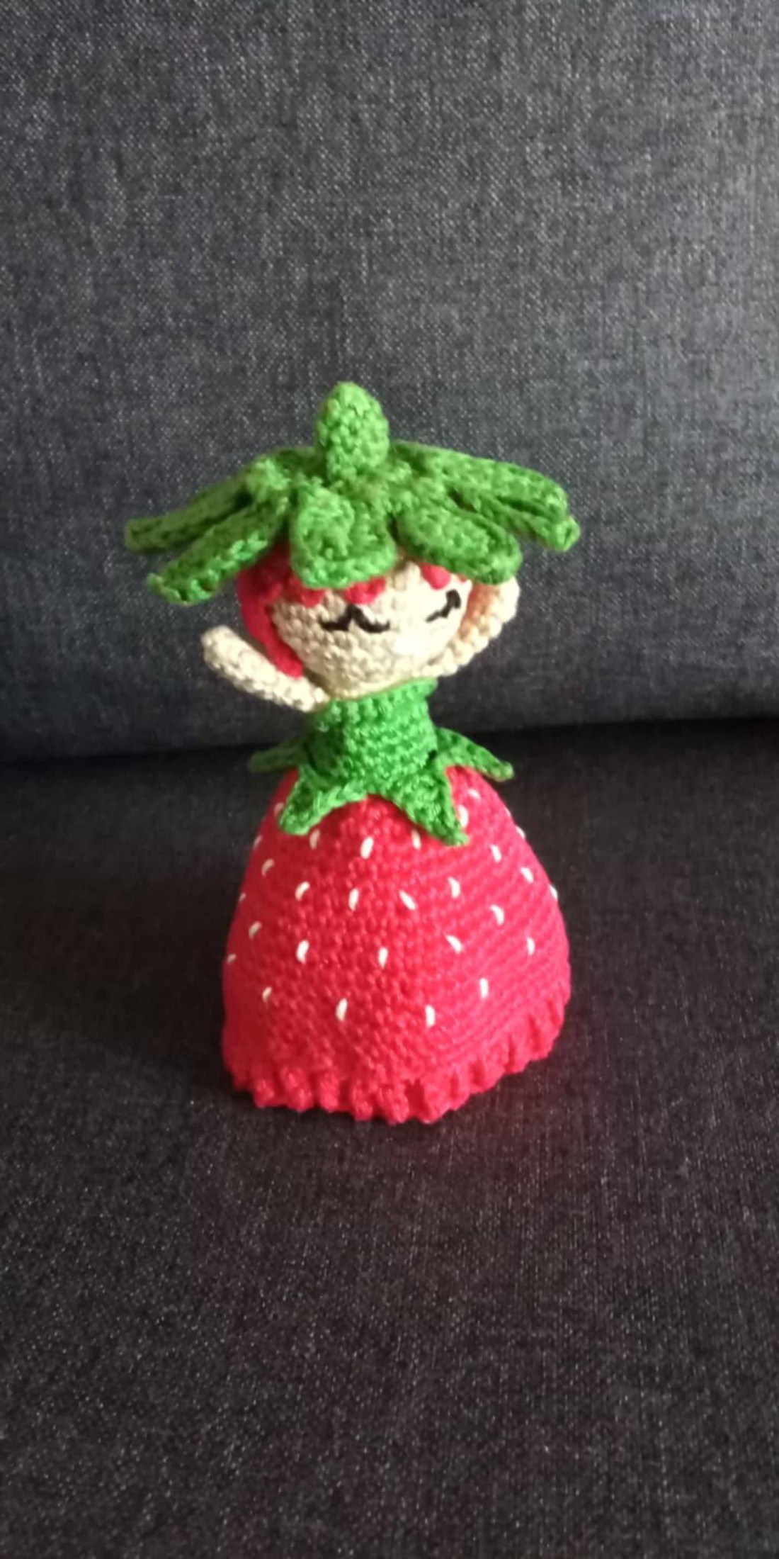 Păpușă de căpșuni pliabilă - jucării și echipamente pentru copii - plușuri - păpușă croșetată, păpușă de pluș - Artynos.ro