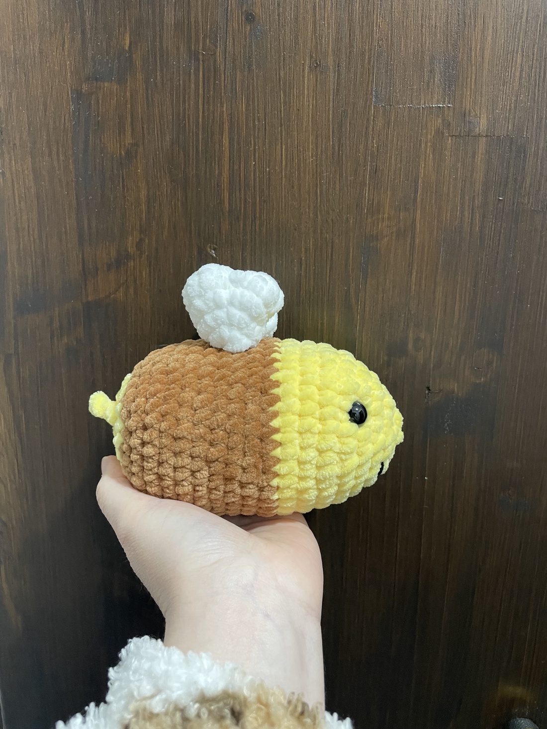 Albinuță/Bondărel croșetat - jucării și echipamente pentru copii - plușuri - figurine de pluș - Artynos.ro