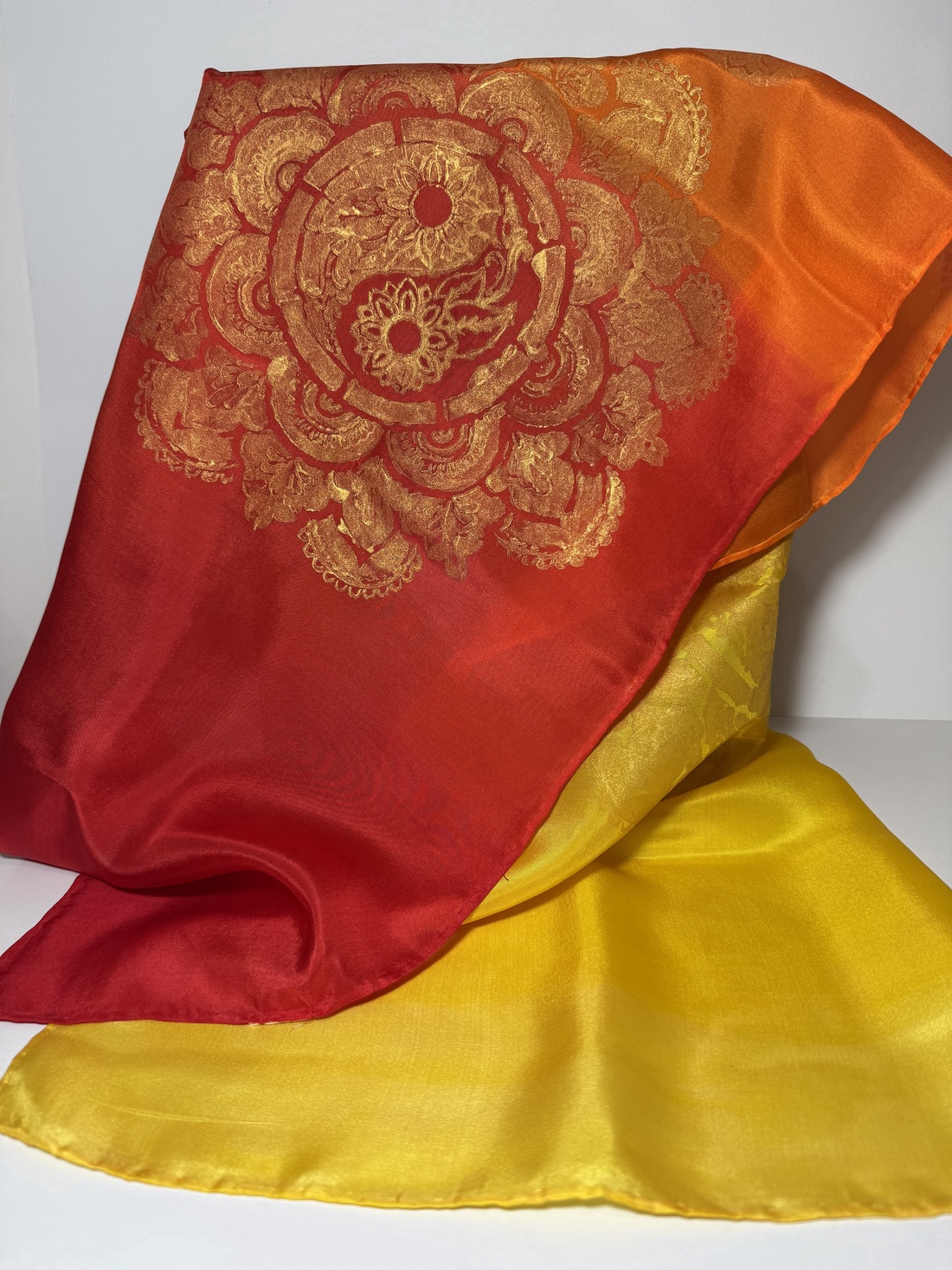 Foc și Soare  eșarfă unicat din mătase naturală, pictată manual, 35130 cm - îmbrăcăminte și modă - eșarfe, pălării, fularuri - șal, eșarfă de cap - Artynos.ro