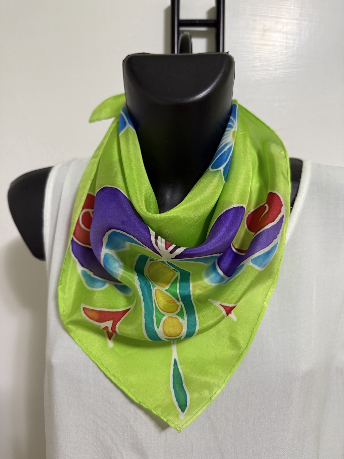 Armonie Verde de Toamnă  eșarfă din mătase pictată manual, 5555 cm - îmbrăcăminte și modă - eșarfe, pălării, fularuri - șal, eșarfă de cap - Artynos.ro
