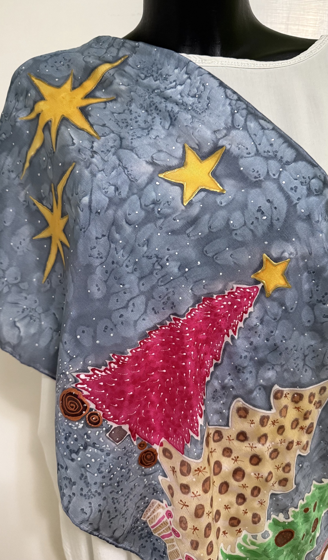 Set cu șal și cravată din mătase pictate manual  ediție de Crăciun în culori neconvenționale, șal 35130 cm + cravată  - îmbrăcăminte și modă - eșarfe, pălării, fularuri - șal, eșarfă de cap - Artynos.ro