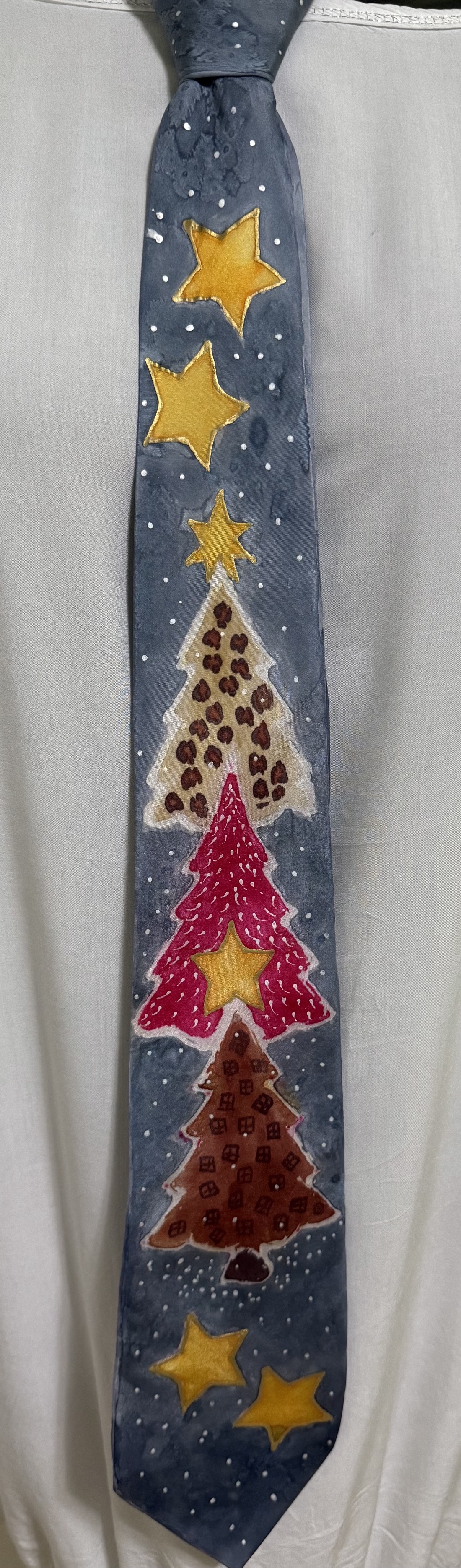 Set cu șal și cravată din mătase pictate manual  ediție de Crăciun în culori neconvenționale, șal 35130 cm + cravată  - îmbrăcăminte și modă - eșarfe, pălării, fularuri - șal, eșarfă de cap - Artynos.ro