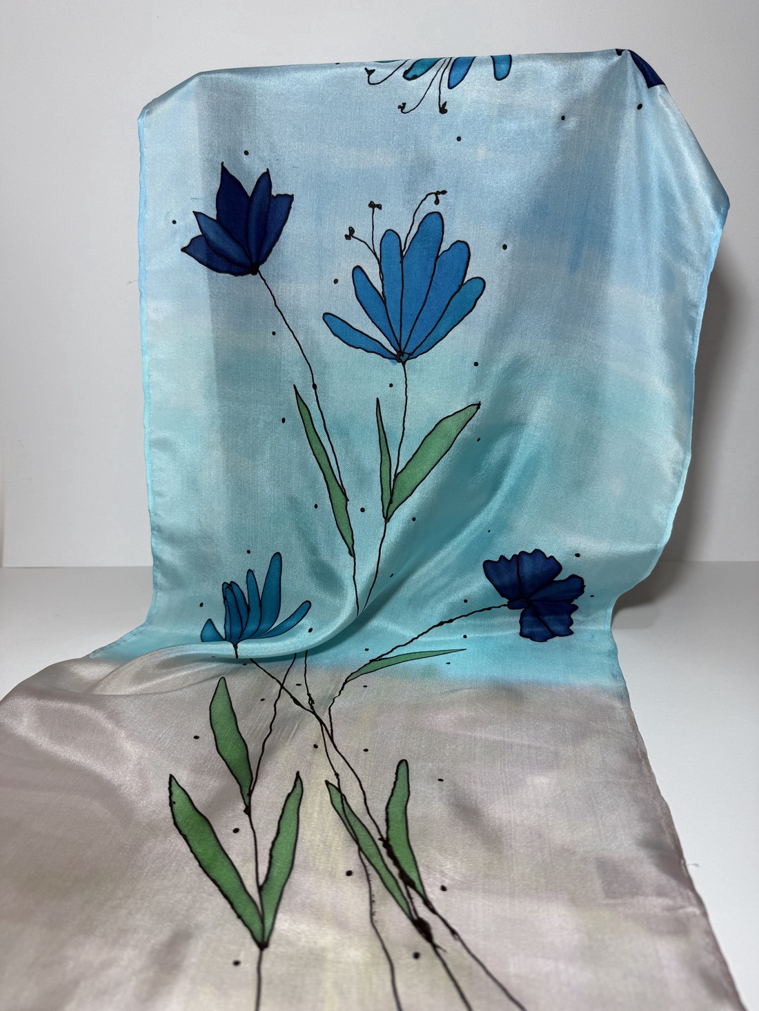 Vocea Primăverii  eșarfă din mătase pictată manual, model floral albastru, 35130 cm - îmbrăcăminte și modă - eșarfe, pălării, fularuri - șal, eșarfă de cap - Artynos.ro