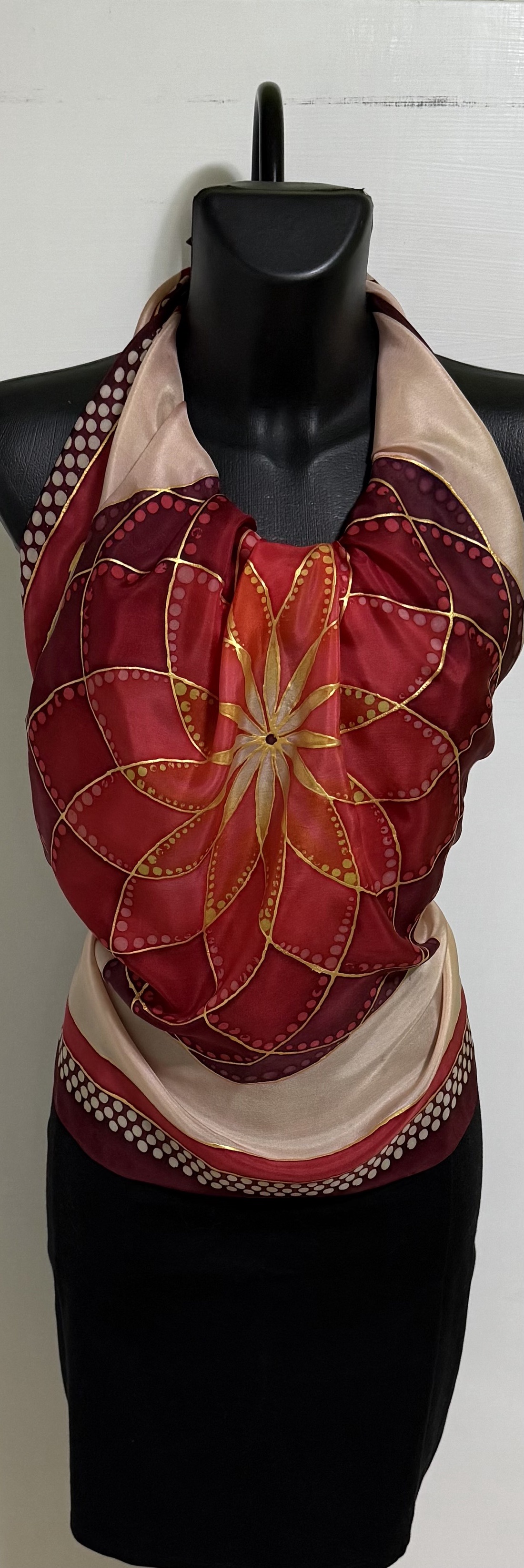 Rubin Mandala  eșarfă din mătase pictată manual - îmbrăcăminte și modă - eșarfe, pălării, fularuri - șal, eșarfă de cap - Artynos.ro