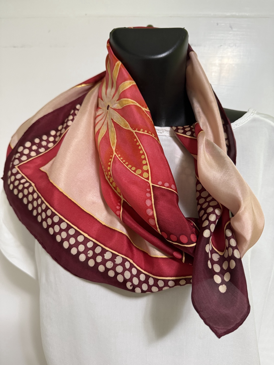 Rubin Mandala  eșarfă din mătase pictată manual - îmbrăcăminte și modă - eșarfe, pălării, fularuri - șal, eșarfă de cap - Artynos.ro