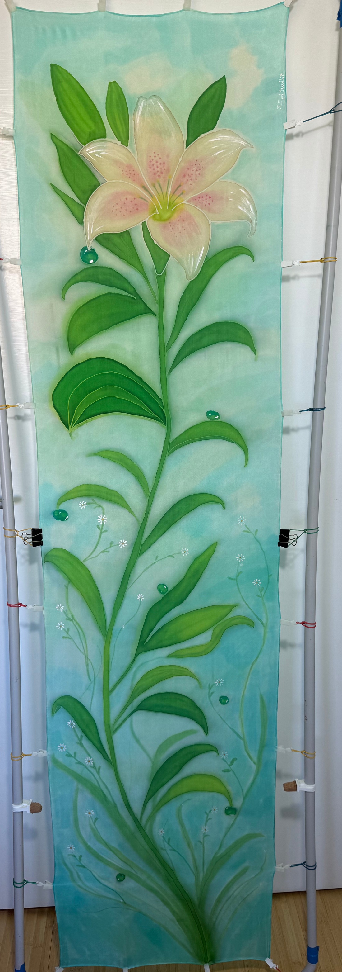 Eșarfă din mătase pictată manual Floare de rouă � eleganță în nuanțe de verde și turcoaz - îmbrăcăminte și modă - eșarfe, pălării, fularuri - stole - Artynos.ro