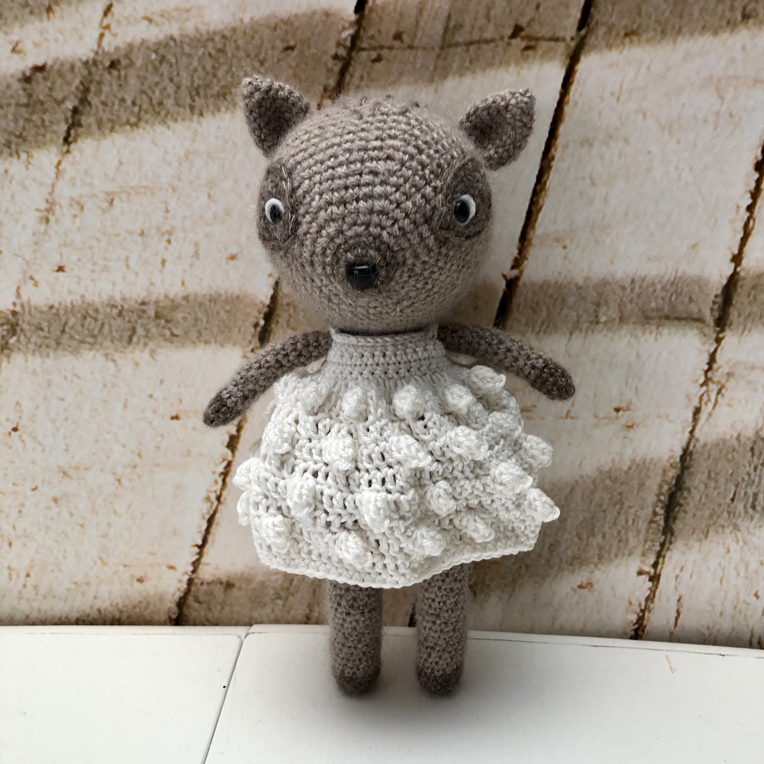 Căprioară în rochie de fată - amigurumi - accessorii și unelte - accesorii decorative - figurine - Artynos.ro Căprioară în rochie de fată - amigurumi - accessorii și unelte - accesorii decorative - figurine - Artynos.ro