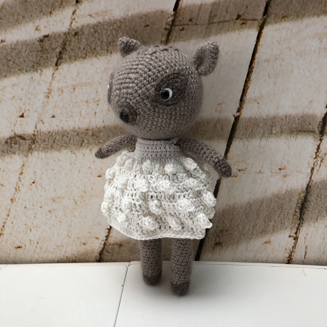 Căprioară în rochie de fată - amigurumi - accessorii și unelte - accesorii decorative - figurine - Artynos.ro Căprioară în rochie de fată - amigurumi - accessorii și unelte - accesorii decorative - figurine - Artynos.ro