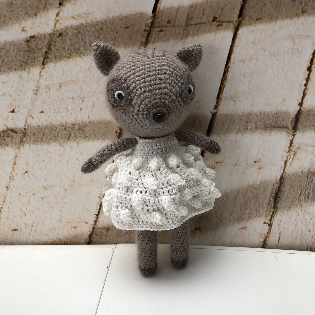 Căprioară în rochie de fată - amigurumi - accessorii și unelte - accesorii decorative - figurine - Artynos.ro Căprioară în rochie de fată - amigurumi - accessorii și unelte - accesorii decorative - figurine - Artynos.ro
