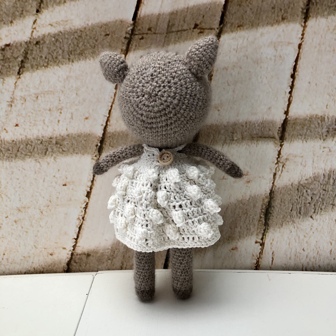 Căprioară în rochie de fată - amigurumi - accessorii și unelte - accesorii decorative - figurine - Artynos.ro Căprioară în rochie de fată - amigurumi - accessorii și unelte - accesorii decorative - figurine - Artynos.ro