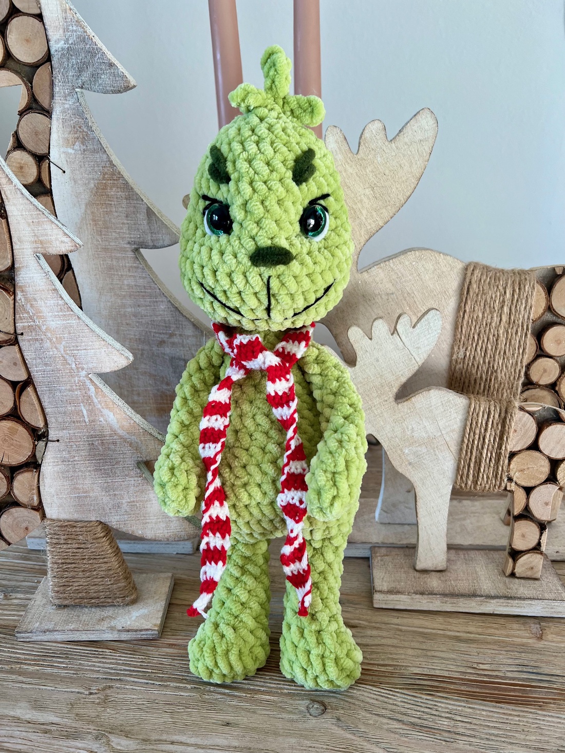 Grinch de Crăciun - amigurumi - accesorii de crăciun - decorațiuni de crăciun de casă - spiriduși de crăciun, figurine - Artynos.ro Grinch de Crăciun - amigurumi - accesorii de crăciun - decorațiuni de crăciun de casă - spiriduși de crăciun, figurine - Artynos.ro