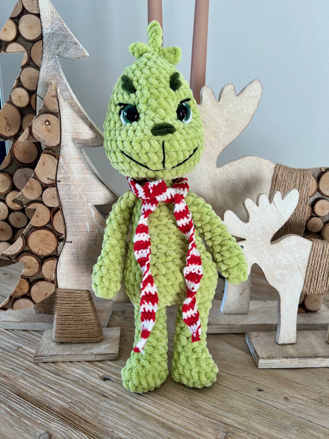 Grinch de Crăciun - amigurumi - accesorii de crăciun - decorațiuni de crăciun de casă - spiriduși de crăciun, figurine - Artynos.ro Grinch de Crăciun - amigurumi - accesorii de crăciun - decorațiuni de crăciun de casă - spiriduși de crăciun, figurine - Artynos.ro