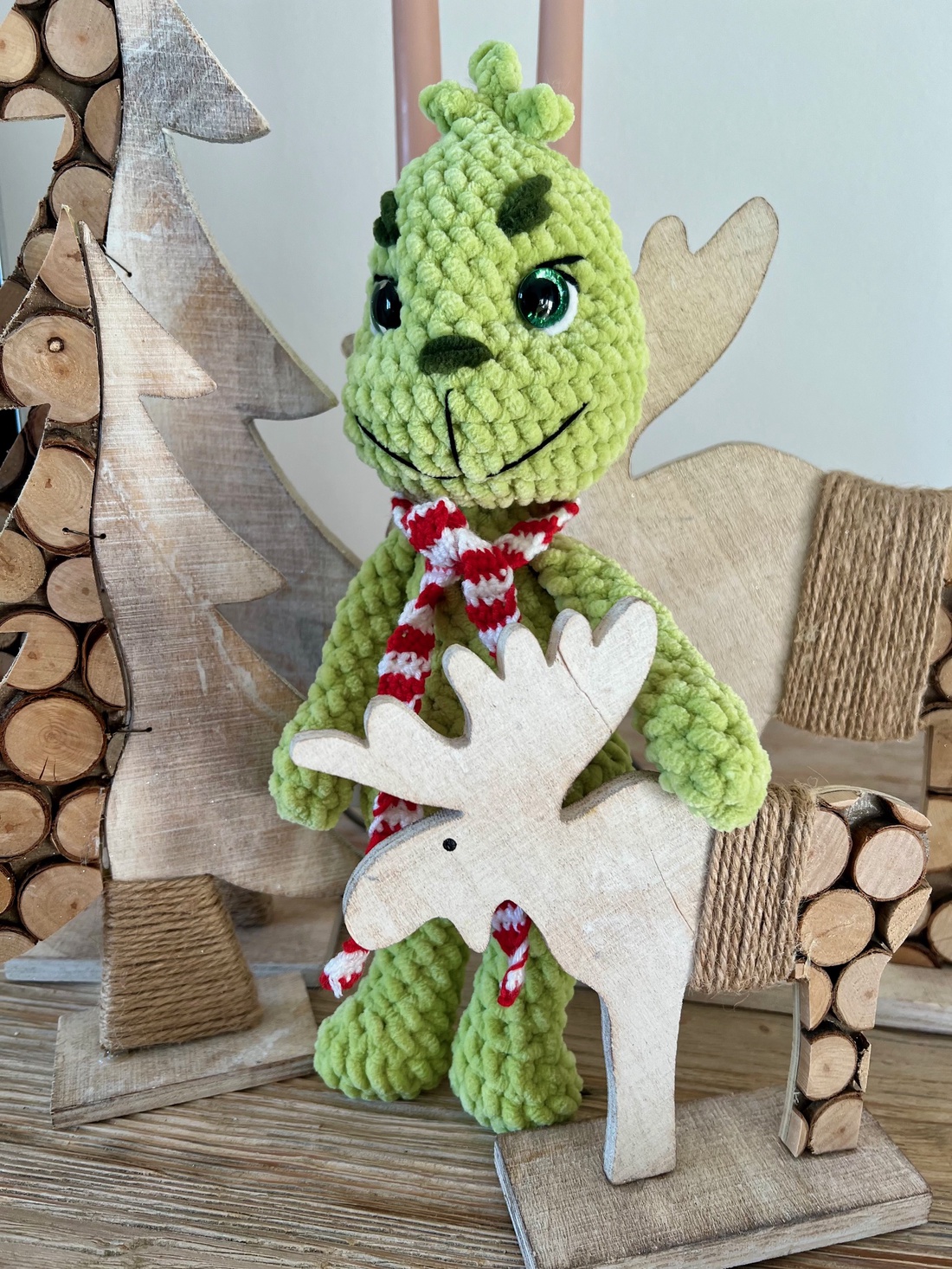 Grinch de Crăciun - amigurumi - accesorii de crăciun - decorațiuni de crăciun de casă - spiriduși de crăciun, figurine - Artynos.ro Grinch de Crăciun - amigurumi - accesorii de crăciun - decorațiuni de crăciun de casă - spiriduși de crăciun, figurine - Artynos.ro