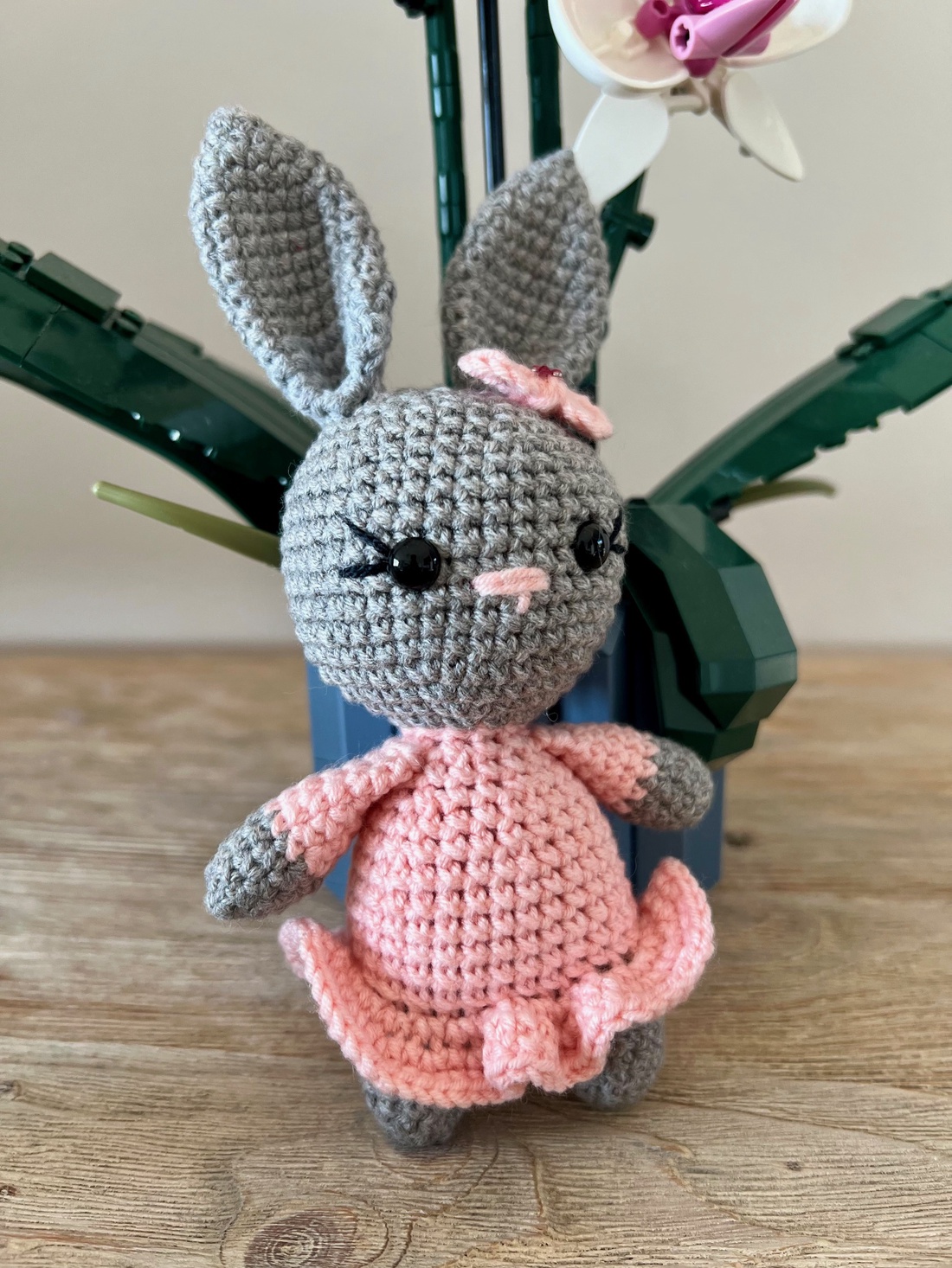 Iepurașă croșetată - amigurumi - jucării și echipamente pentru copii - plușuri - păpușă croșetată, păpușă de pluș - Artynos.ro Iepurașă croșetată - amigurumi - jucării și echipamente pentru copii - plușuri - păpușă croșetată, păpușă de pluș - Artynos.ro