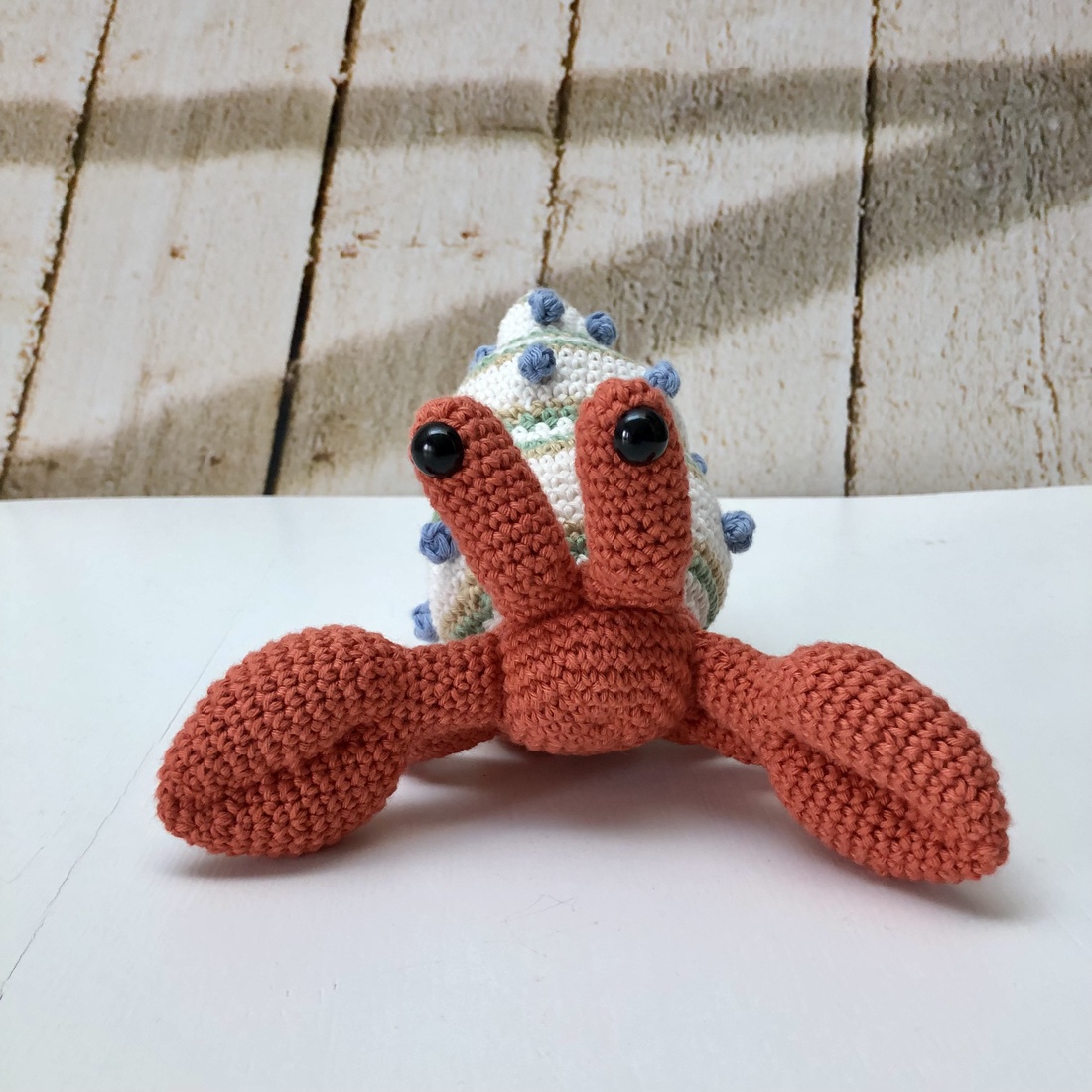 Cub de crab - amigurumi - jucării și echipamente pentru copii - plușuri - păpușă croșetată, păpușă de pluș - Artynos.ro Cub de crab - amigurumi - jucării și echipamente pentru copii - plușuri - păpușă croșetată, păpușă de pluș - Artynos.ro