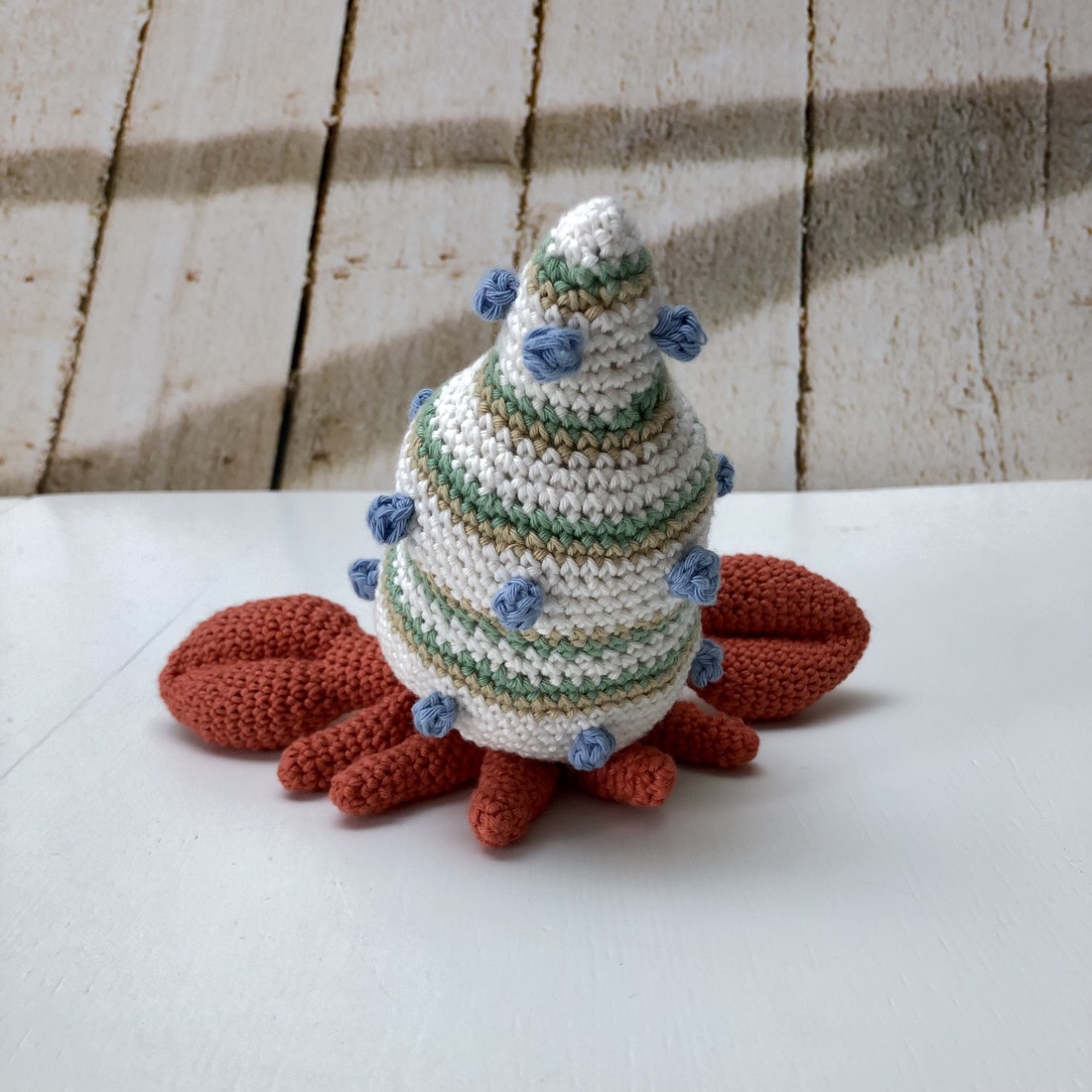 Cub de crab - amigurumi - jucării și echipamente pentru copii - plușuri - păpușă croșetată, păpușă de pluș - Artynos.ro Cub de crab - amigurumi - jucării și echipamente pentru copii - plușuri - păpușă croșetată, păpușă de pluș - Artynos.ro