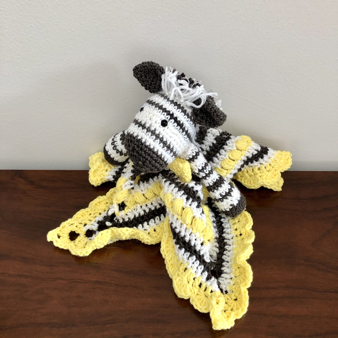 Croșetat pătură pentru pui de somn cu zebră - amigurumi - jucării și echipamente pentru copii - jucării bebeluși - pături bebeluși - Artynos.ro Croșetat pătură pentru pui de somn cu zebră - amigurumi - jucării și echipamente pentru copii - jucării bebeluși - pături bebeluși - Artynos.ro