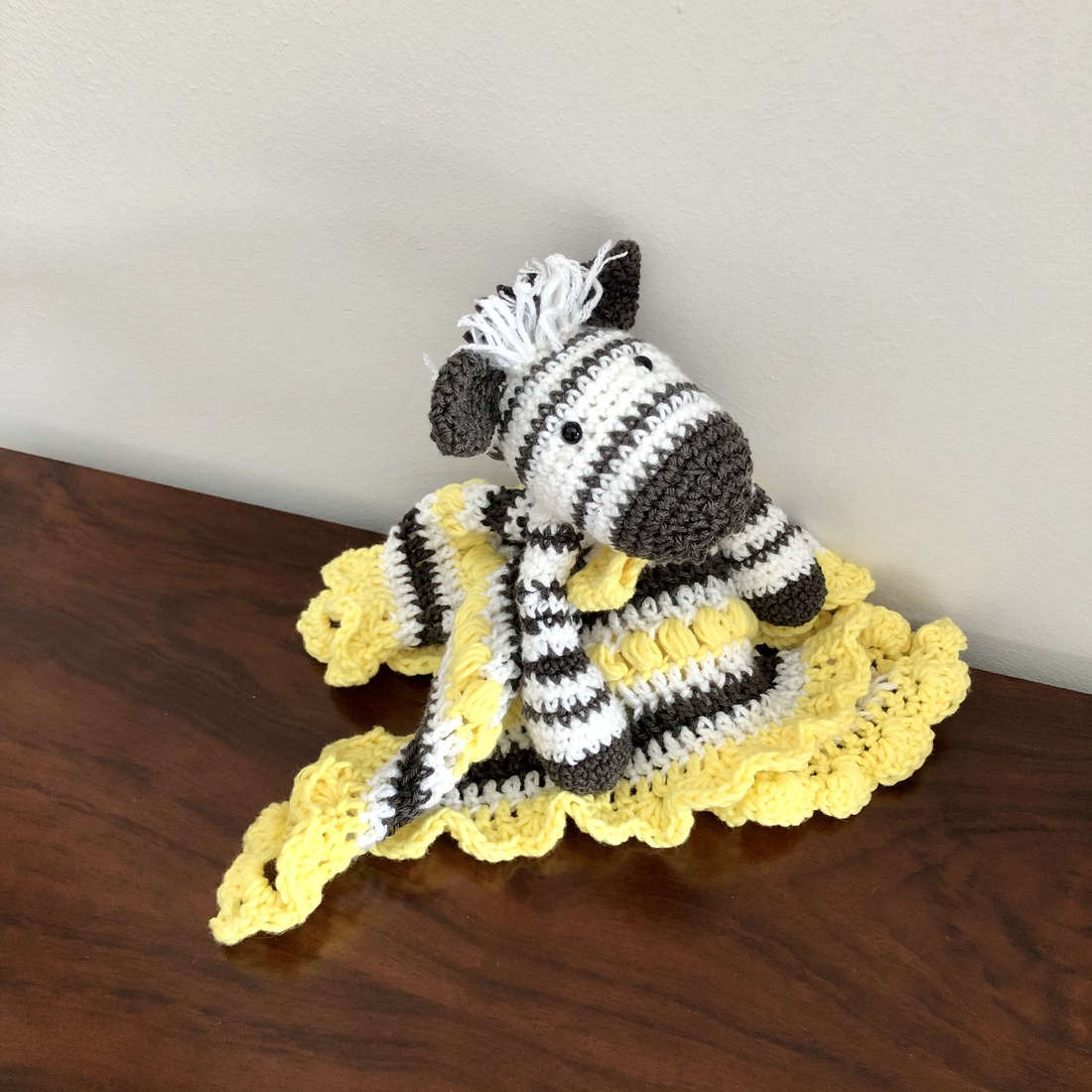Croșetat pătură pentru pui de somn cu zebră - amigurumi - jucării și echipamente pentru copii - jucării bebeluși - pături bebeluși - Artynos.ro Croșetat pătură pentru pui de somn cu zebră - amigurumi - jucării și echipamente pentru copii - jucării bebeluși - pături bebeluși - Artynos.ro