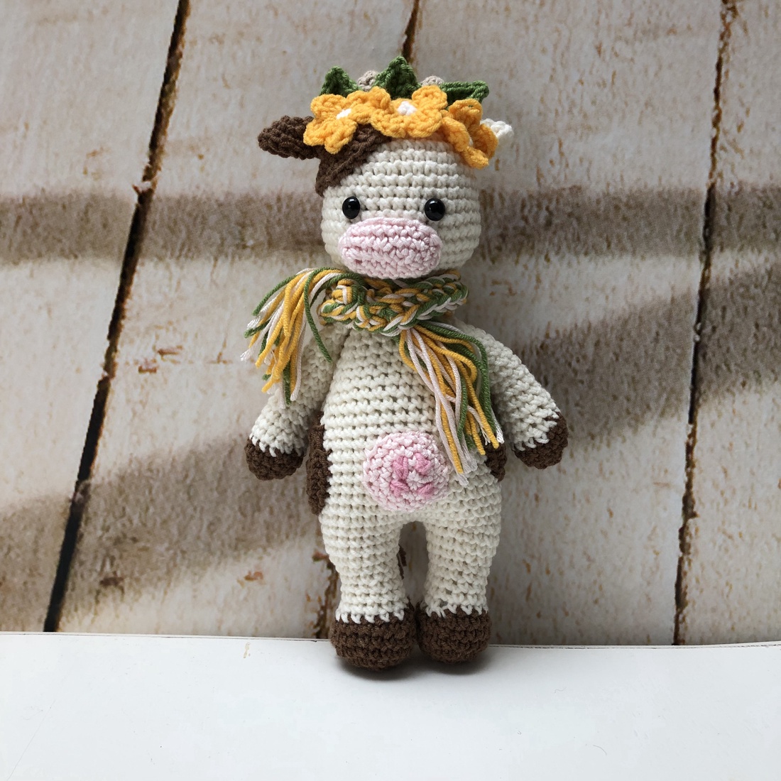 Fată scuzată cu eșarfă și flori - amigurumi - jucării și echipamente pentru copii - plușuri - păpușă croșetată, păpușă de pluș - Artynos.ro Fată scuzată cu eșarfă și flori - amigurumi - jucării și echipamente pentru copii - plușuri - păpușă croșetată, păpușă de pluș - Artynos.ro