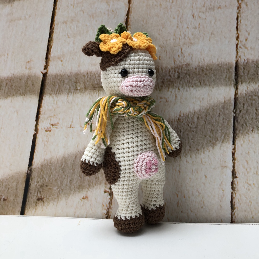 Fată scuzată cu eșarfă și flori - amigurumi - jucării și echipamente pentru copii - plușuri - păpușă croșetată, păpușă de pluș - Artynos.ro Fată scuzată cu eșarfă și flori - amigurumi - jucării și echipamente pentru copii - plușuri - păpușă croșetată, păpușă de pluș - Artynos.ro