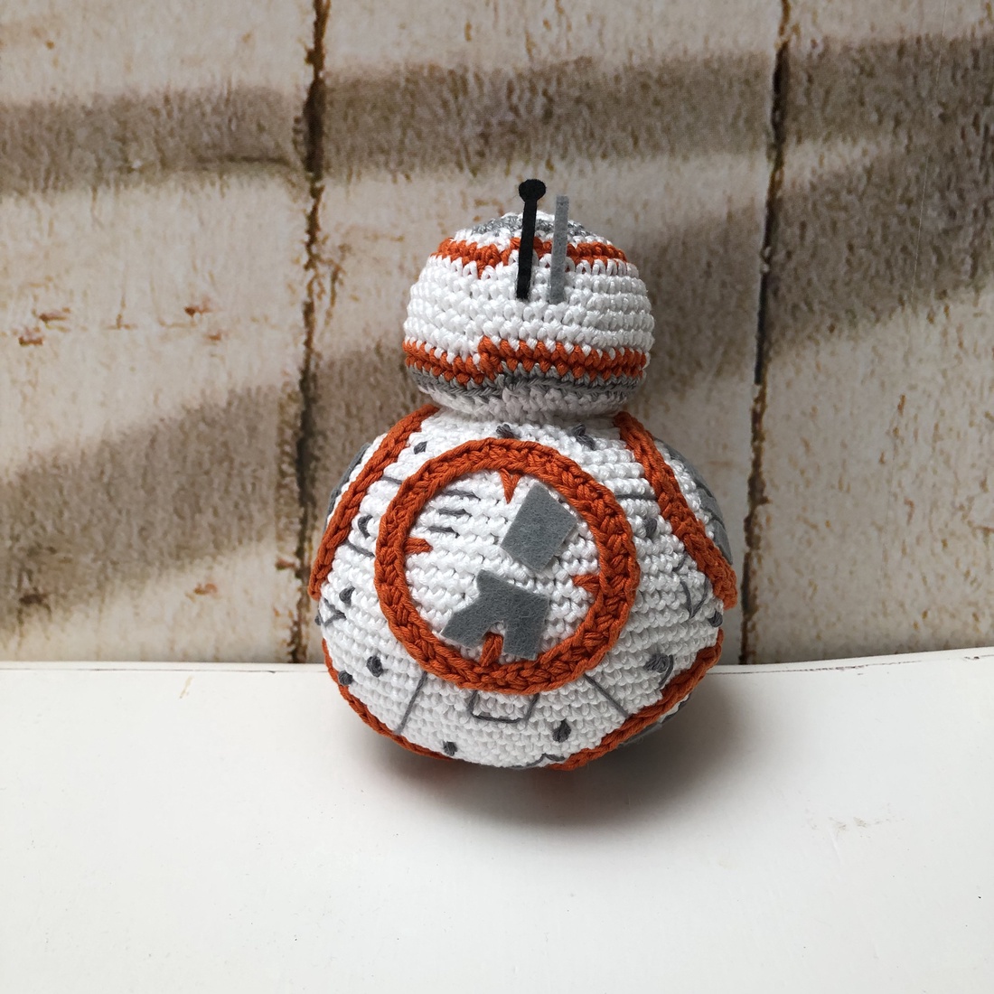 Croșetat BB8 - amigurumi - jucării și echipamente pentru copii - plușuri - păpușă croșetată, păpușă de pluș - Artynos.ro Croșetat BB8 - amigurumi - jucării și echipamente pentru copii - plușuri - păpușă croșetată, păpușă de pluș - Artynos.ro