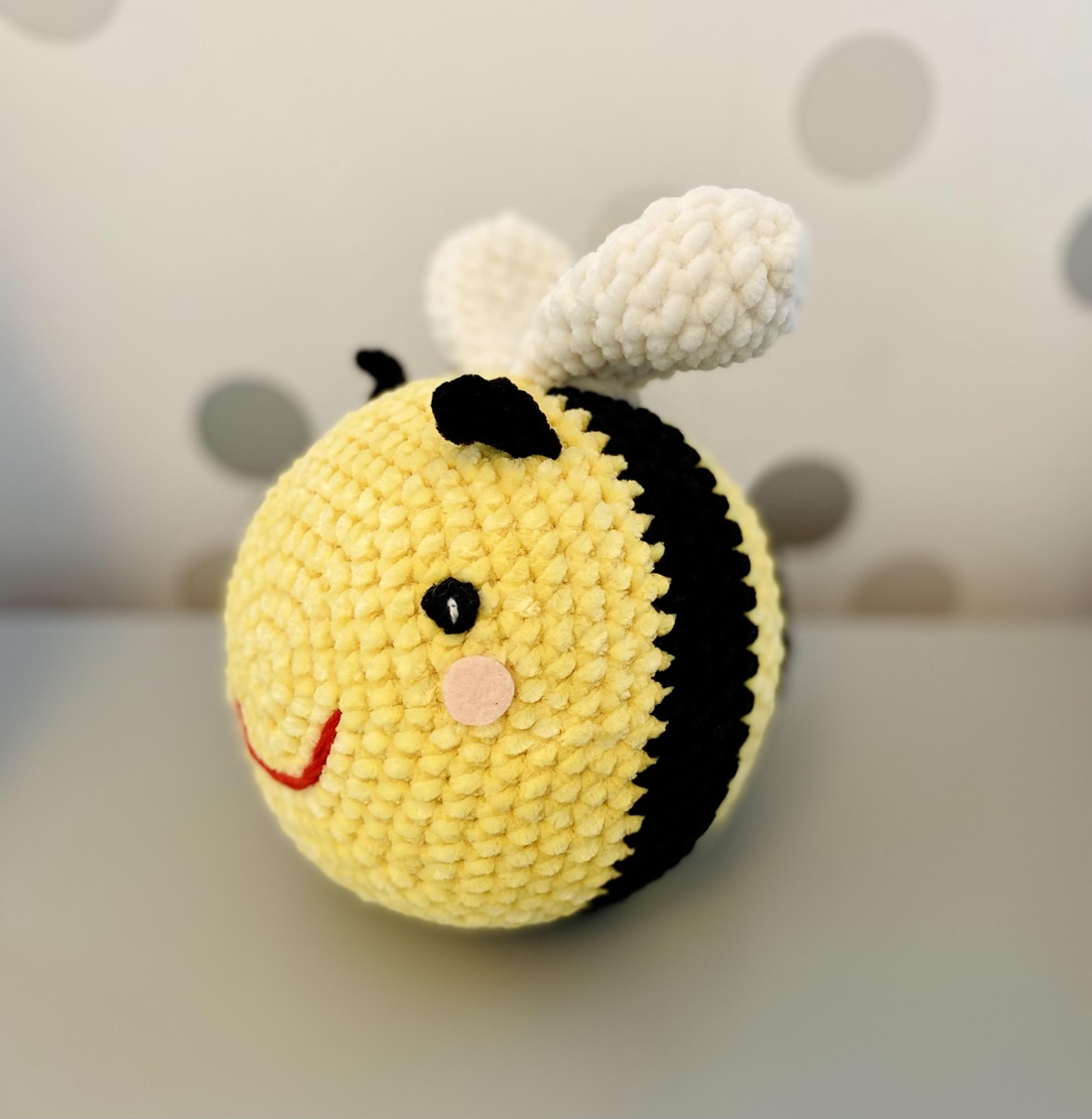 Albină - amigurumi - jucării și echipamente pentru copii - plușuri - păpușă croșetată, păpușă de pluș - Artynos.ro Albină - amigurumi - jucării și echipamente pentru copii - plușuri - păpușă croșetată, păpușă de pluș - Artynos.ro
