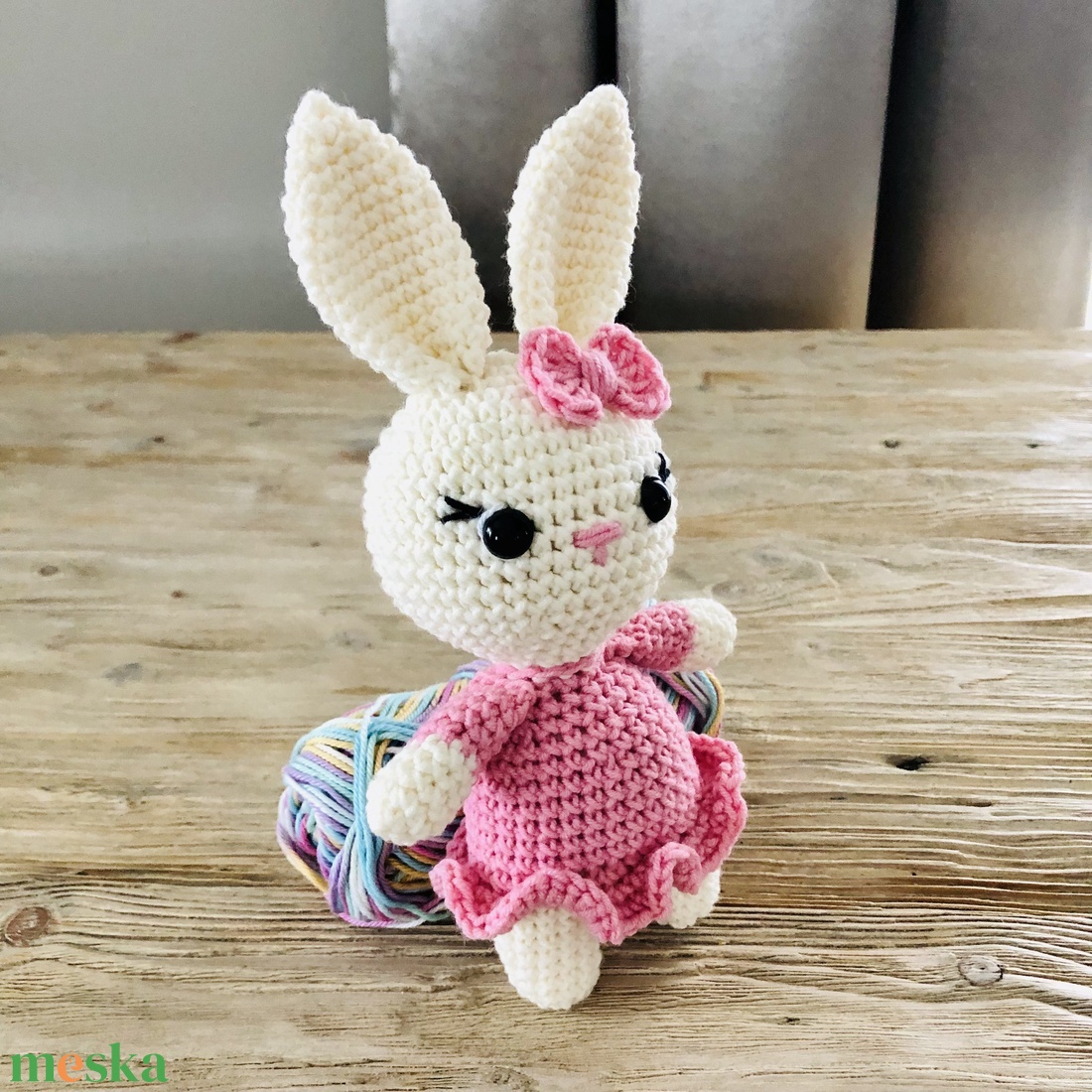 Iepurașă croșetată alb-roz - amigurumi - jucării și echipamente pentru copii - plușuri - păpușă croșetată, păpușă de pluș - Artynos.ro