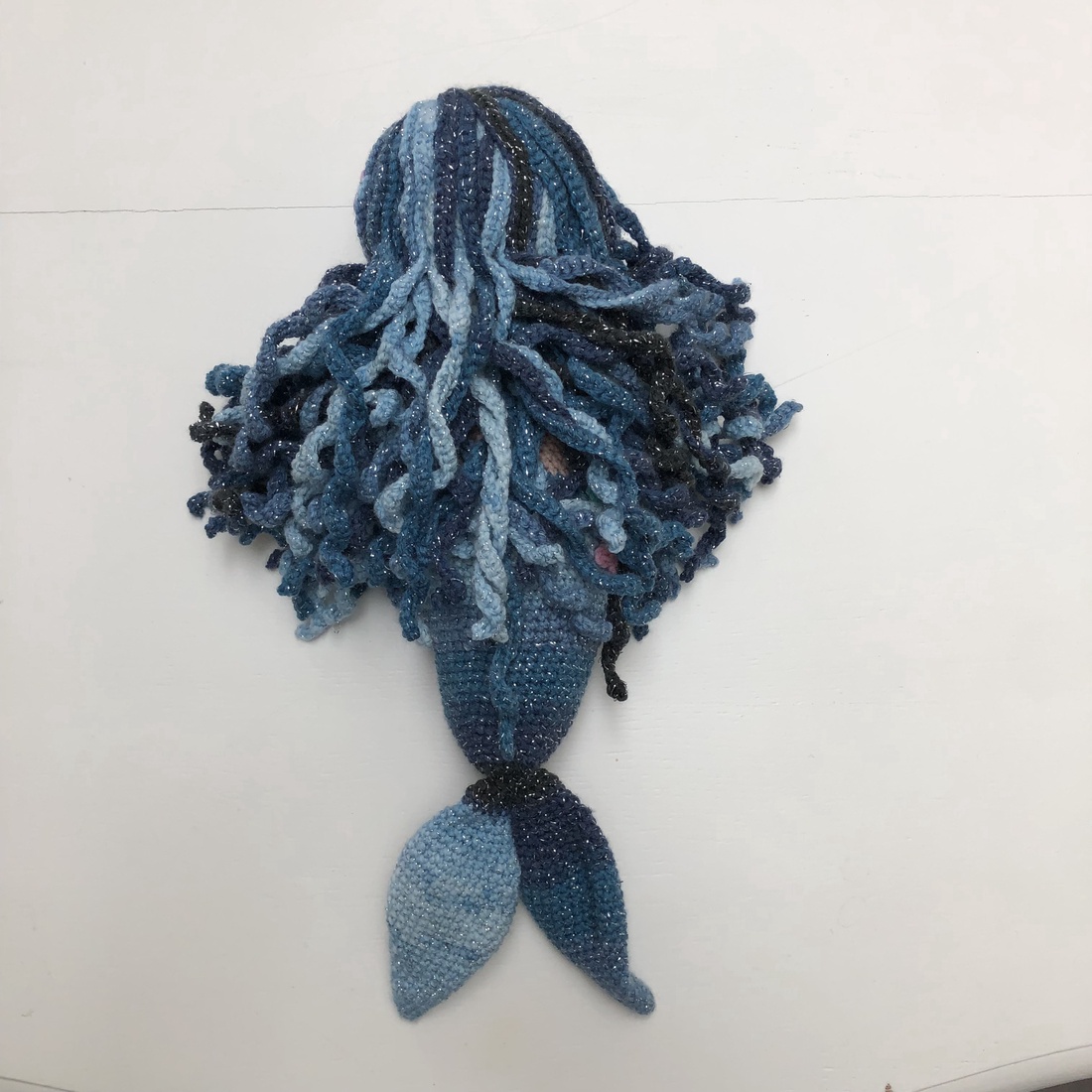 Sirena Calypso - amigurumi - jucării și echipamente pentru copii - plușuri - păpușă croșetată, păpușă de pluș - Artynos.ro Sirena Calypso - amigurumi - jucării și echipamente pentru copii - plușuri - păpușă croșetată, păpușă de pluș - Artynos.ro