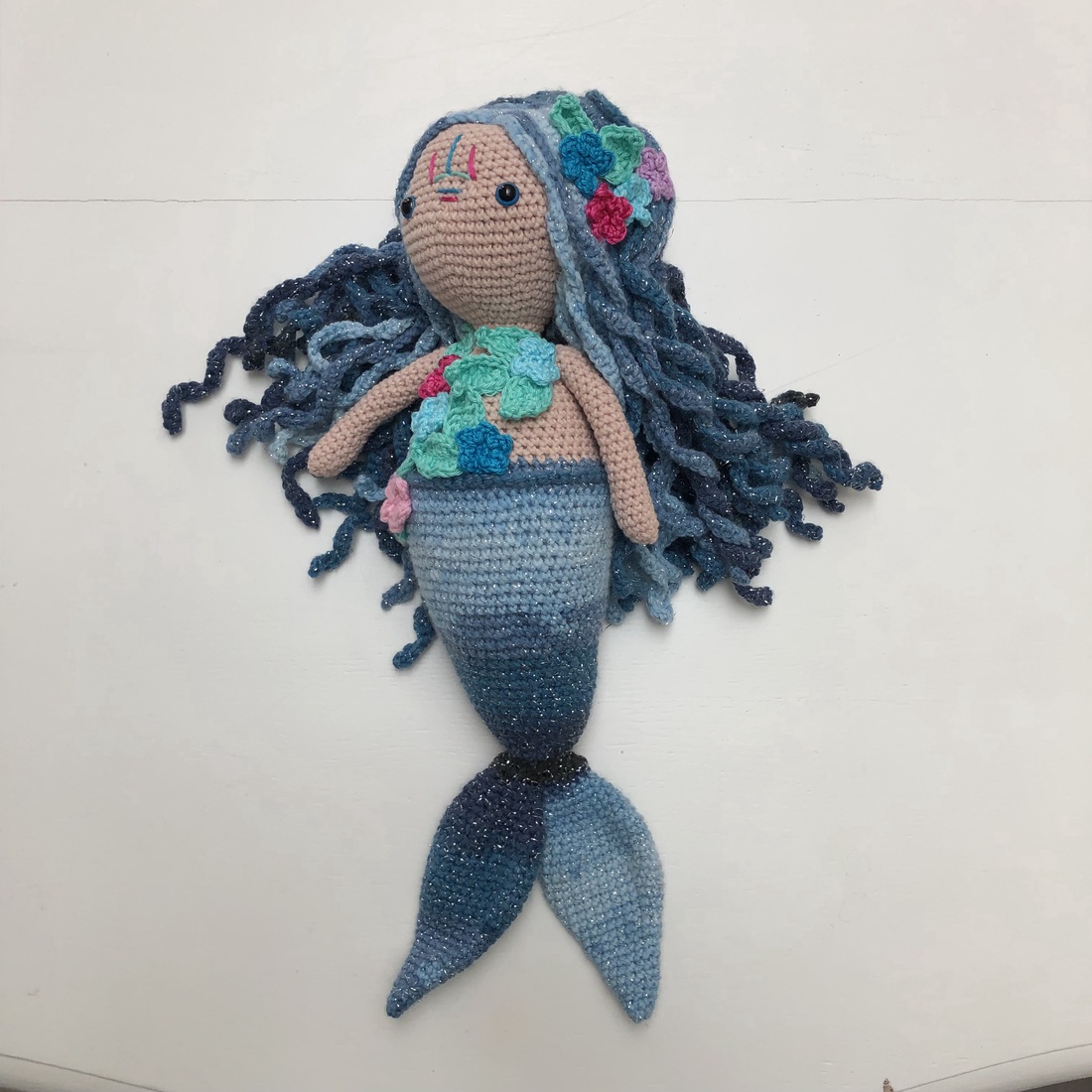 Sirena Calypso - amigurumi - jucării și echipamente pentru copii - plușuri - păpușă croșetată, păpușă de pluș - Artynos.ro Sirena Calypso - amigurumi - jucării și echipamente pentru copii - plușuri - păpușă croșetată, păpușă de pluș - Artynos.ro