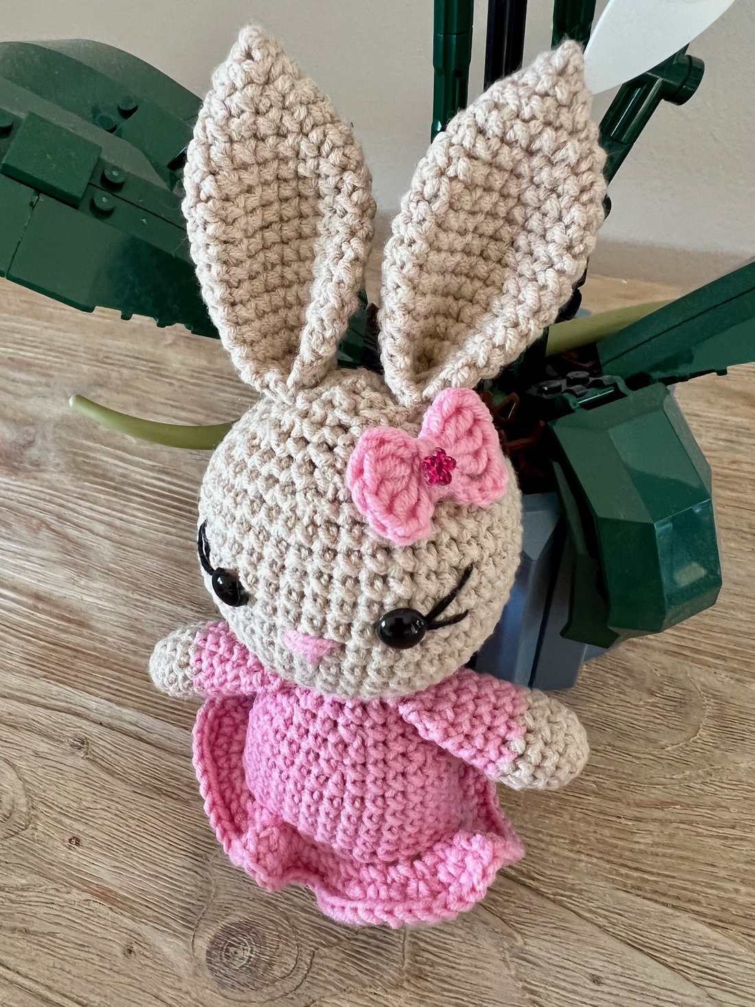 Iepuraș roz-bej - amigurumi - jucării și echipamente pentru copii - plușuri - păpușă croșetată, păpușă de pluș - Artynos.ro