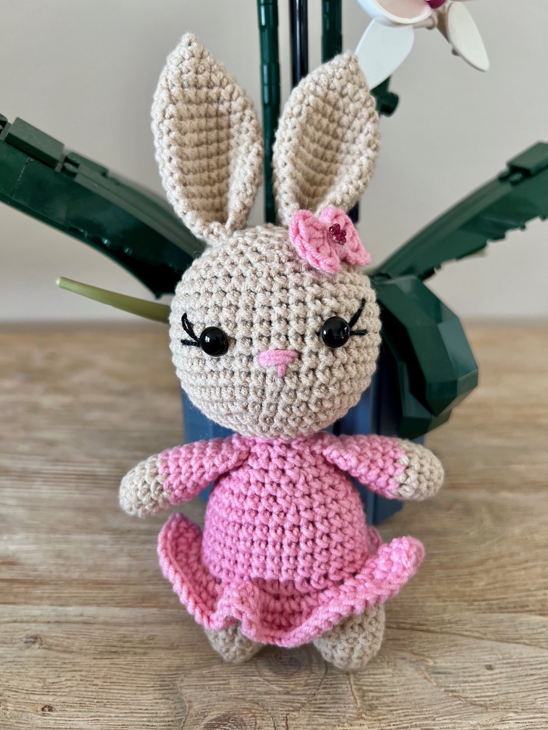 Iepuraș roz-bej - amigurumi - jucării și echipamente pentru copii - plușuri - păpușă croșetată, păpușă de pluș - Artynos.ro