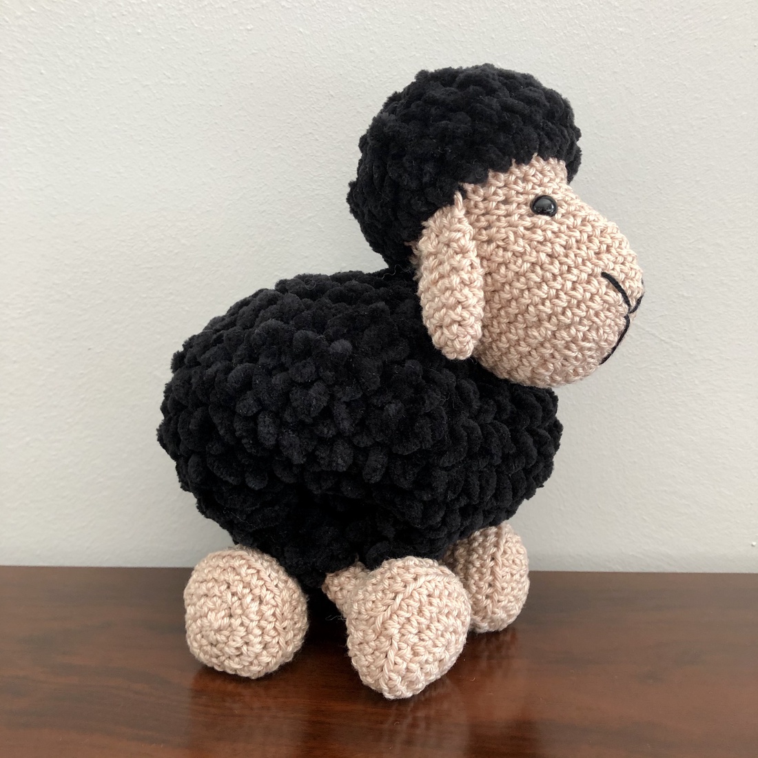Croșetat bari negru - amigurumi - jucării și echipamente pentru copii - plușuri - păpușă croșetată, păpușă de pluș - Artynos.ro Croșetat bari negru - amigurumi - jucării și echipamente pentru copii - plușuri - păpușă croșetată, păpușă de pluș - Artynos.ro