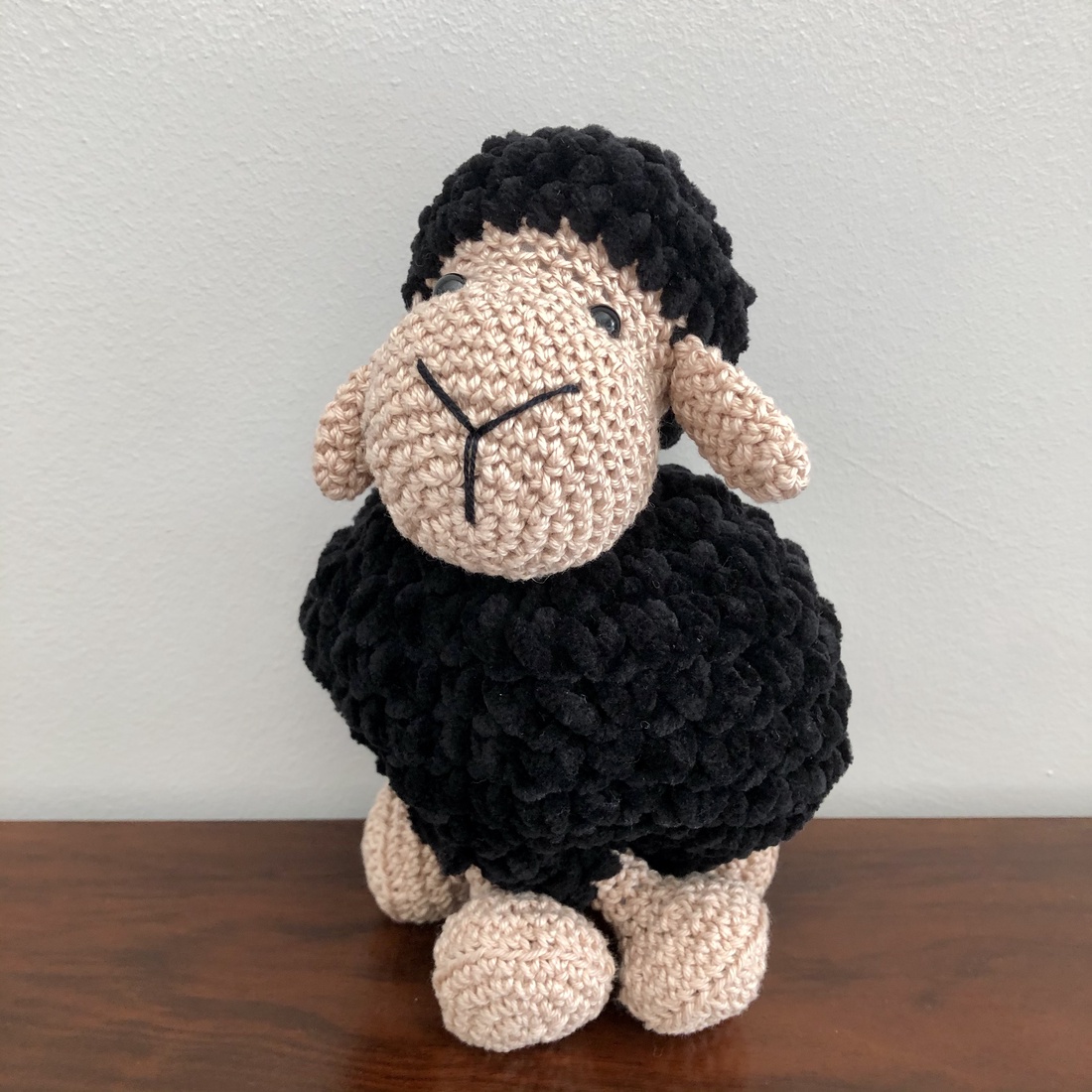 Croșetat bari negru - amigurumi - jucării și echipamente pentru copii - plușuri - păpușă croșetată, păpușă de pluș - Artynos.ro Croșetat bari negru - amigurumi - jucării și echipamente pentru copii - plușuri - păpușă croșetată, păpușă de pluș - Artynos.ro