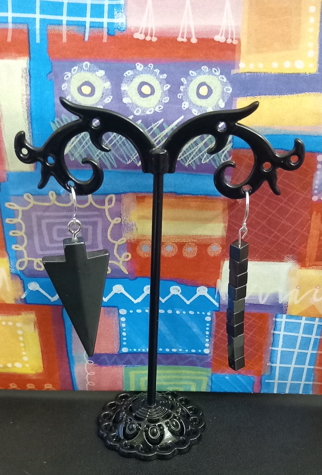 Cercei handmade cu hematit si argint - bijuterii - cercei - cercei agățați - Artynos.ro Cercei handmade cu hematit si argint - bijuterii - cercei - cercei agățați - Artynos.ro
